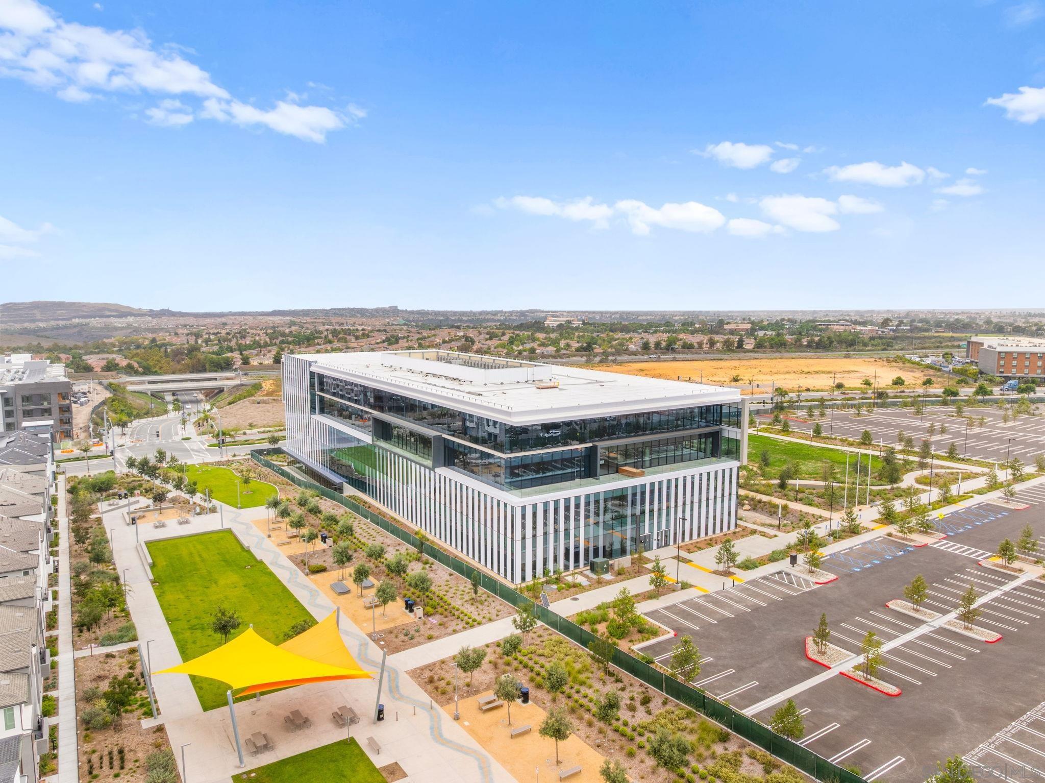 Detail Gallery Image 39 of 43 For 3001  Bravo Loop  #2,  Chula Vista,  CA 91915 - 3 Beds | 2 Baths