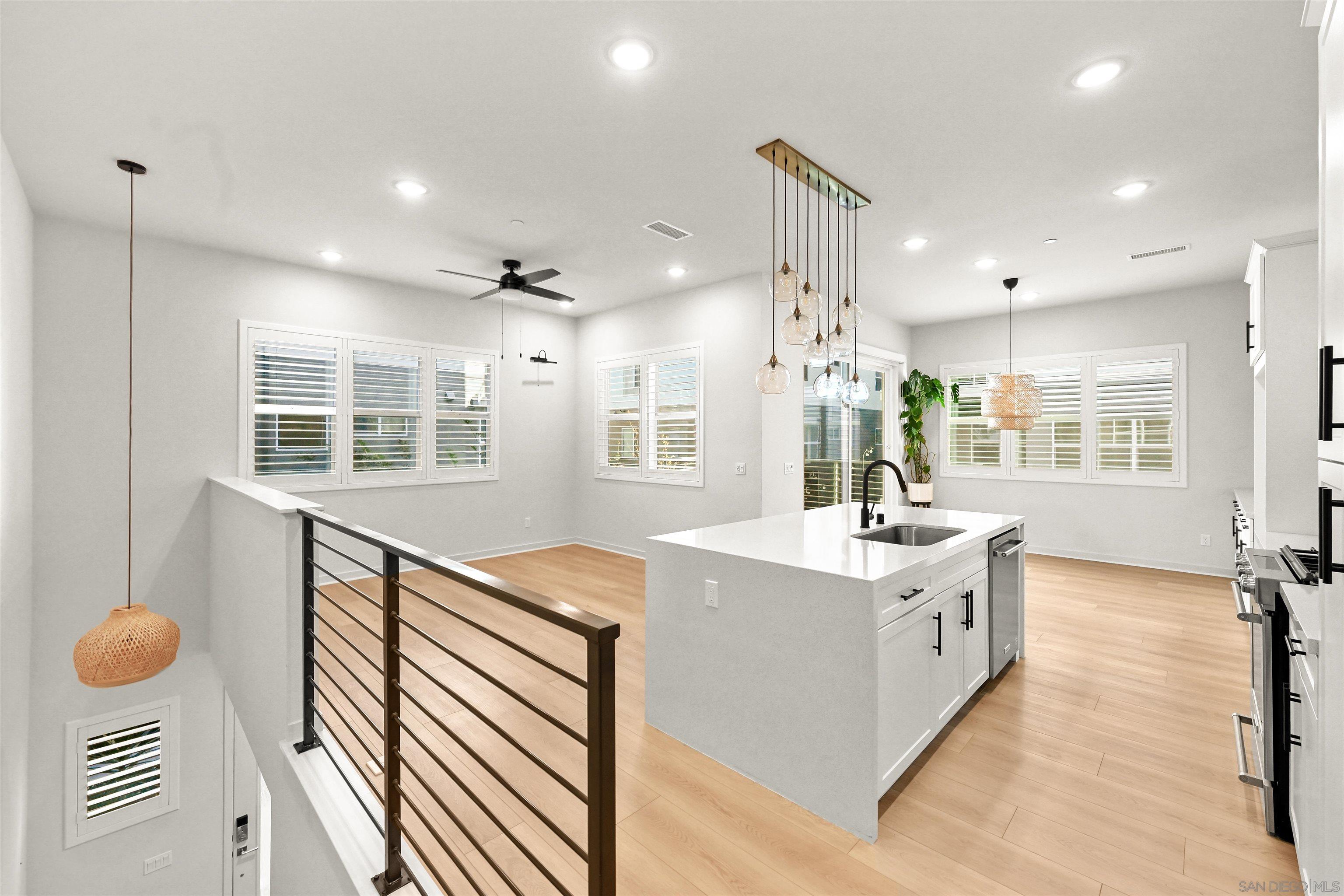 Detail Gallery Image 10 of 43 For 3001  Bravo Loop  #2,  Chula Vista,  CA 91915 - 3 Beds | 2 Baths