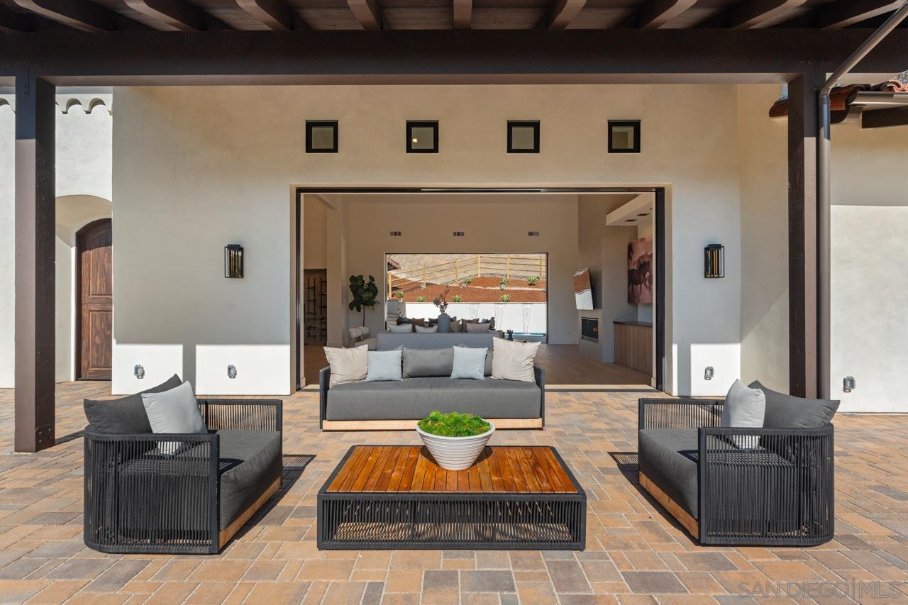 Detail Gallery Image 12 of 74 For 5758  Las Palomas, Rancho Santa Fe,  CA 92067 - 5 Beds | 5/2 Baths