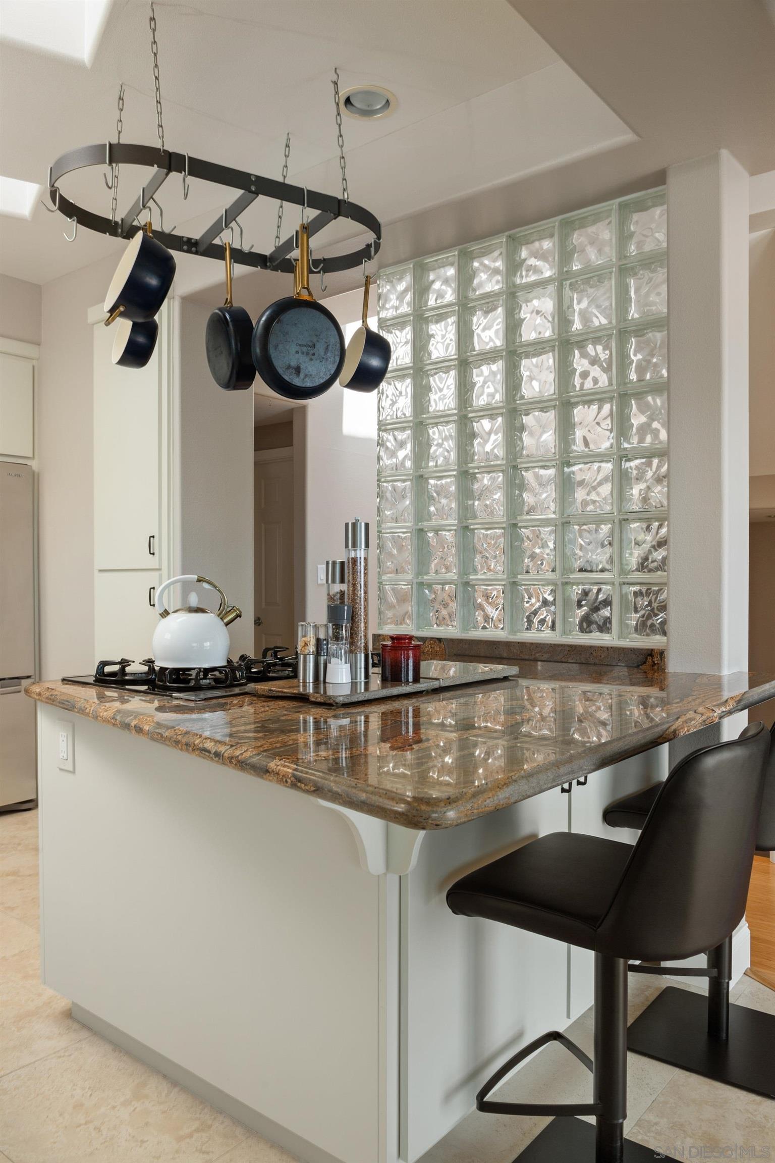 Detail Gallery Image 10 of 32 For 3701  Riviera Dr  11, San Diego,  CA 92109 - 3 Beds | 3 Baths