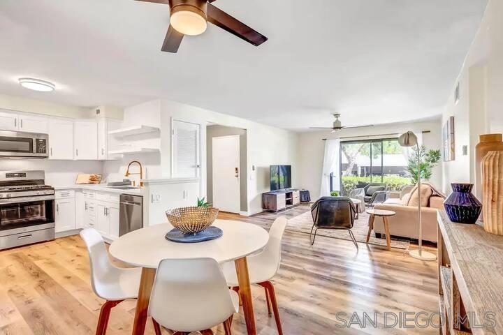 Detail Gallery Image 2 of 40 For 12261  Carmel Vista Rd  175, San Diego,  CA 92130 - 2 Beds | 2 Baths