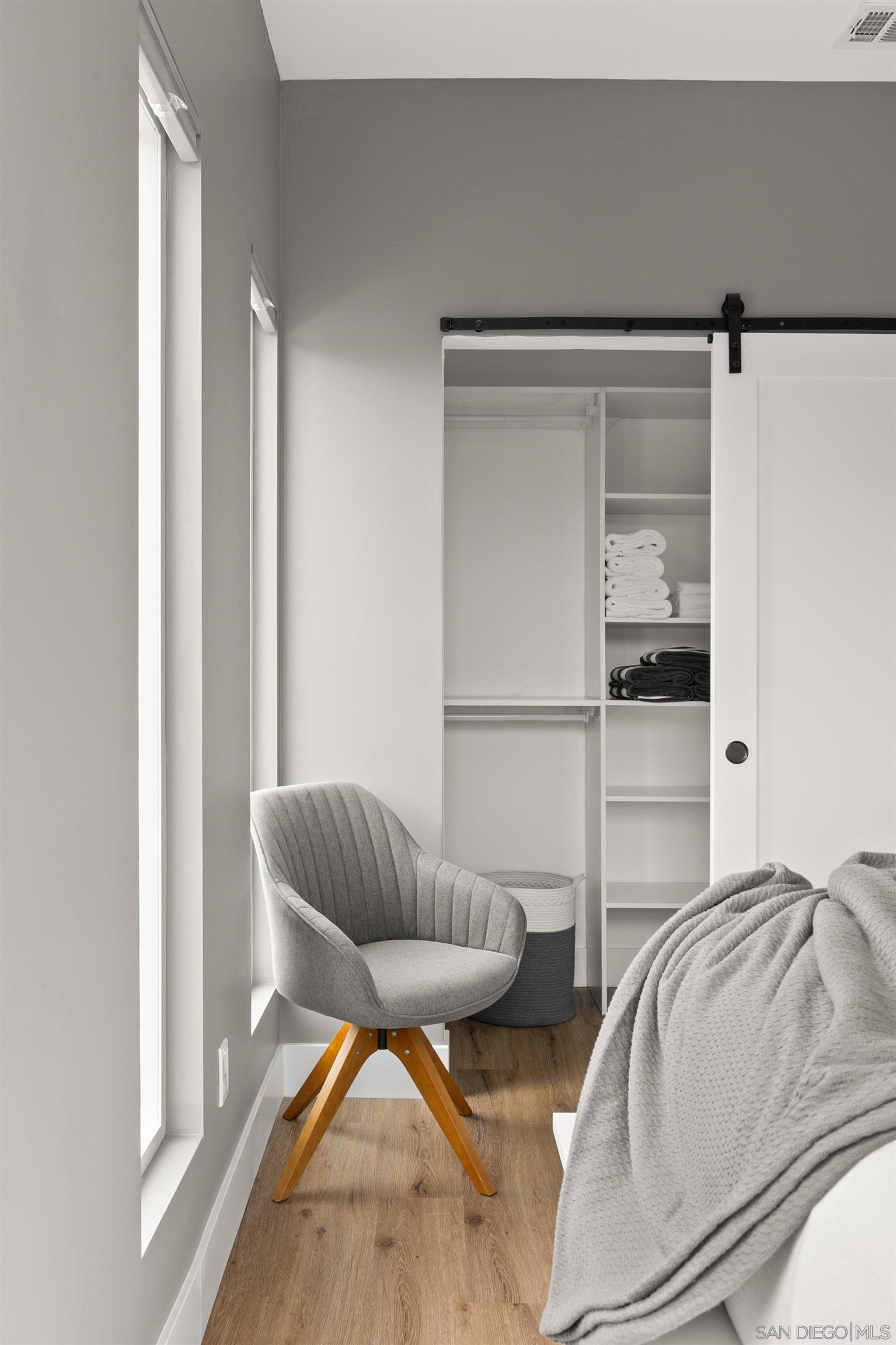 Detail Gallery Image 15 of 33 For 1020  Beryl Street, San Diego,  CA 92109 - 2 Beds | 1/1 Baths