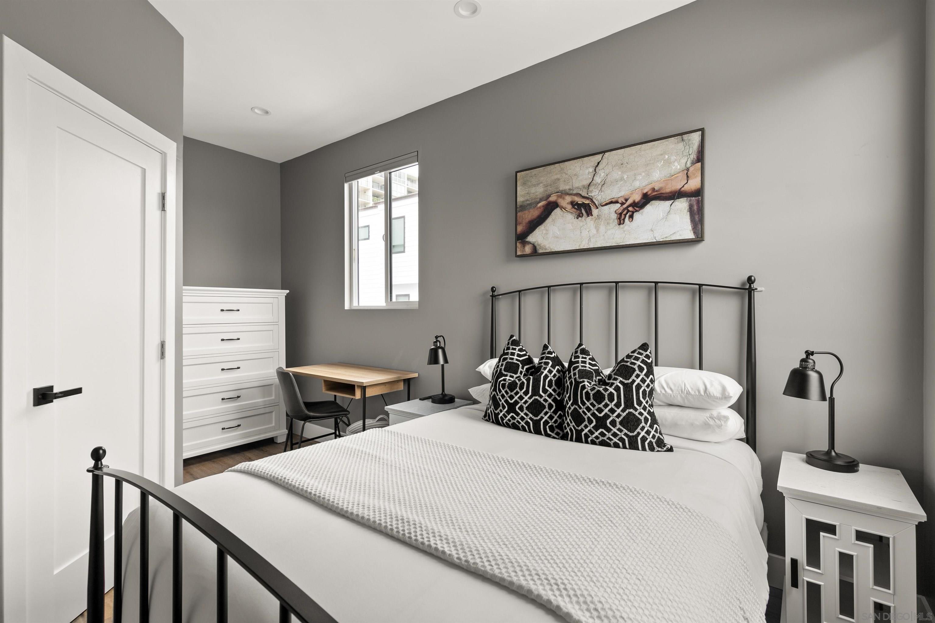 Detail Gallery Image 5 of 33 For 1020  Beryl Street, San Diego,  CA 92109 - 2 Beds | 1/1 Baths