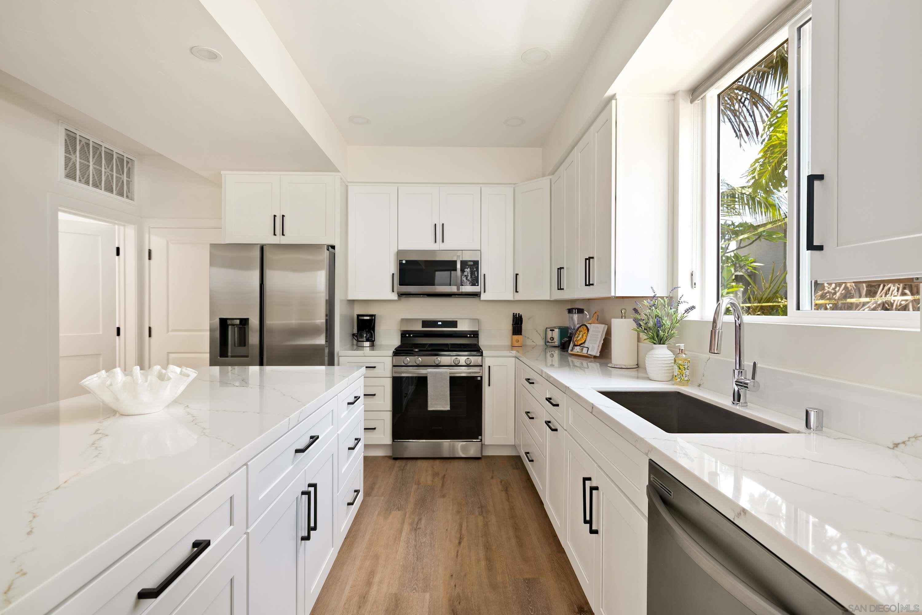 Detail Gallery Image 13 of 25 For 4616  Cape May Ave, San Diego,  CA 92107 - 3 Beds | 3/1 Baths