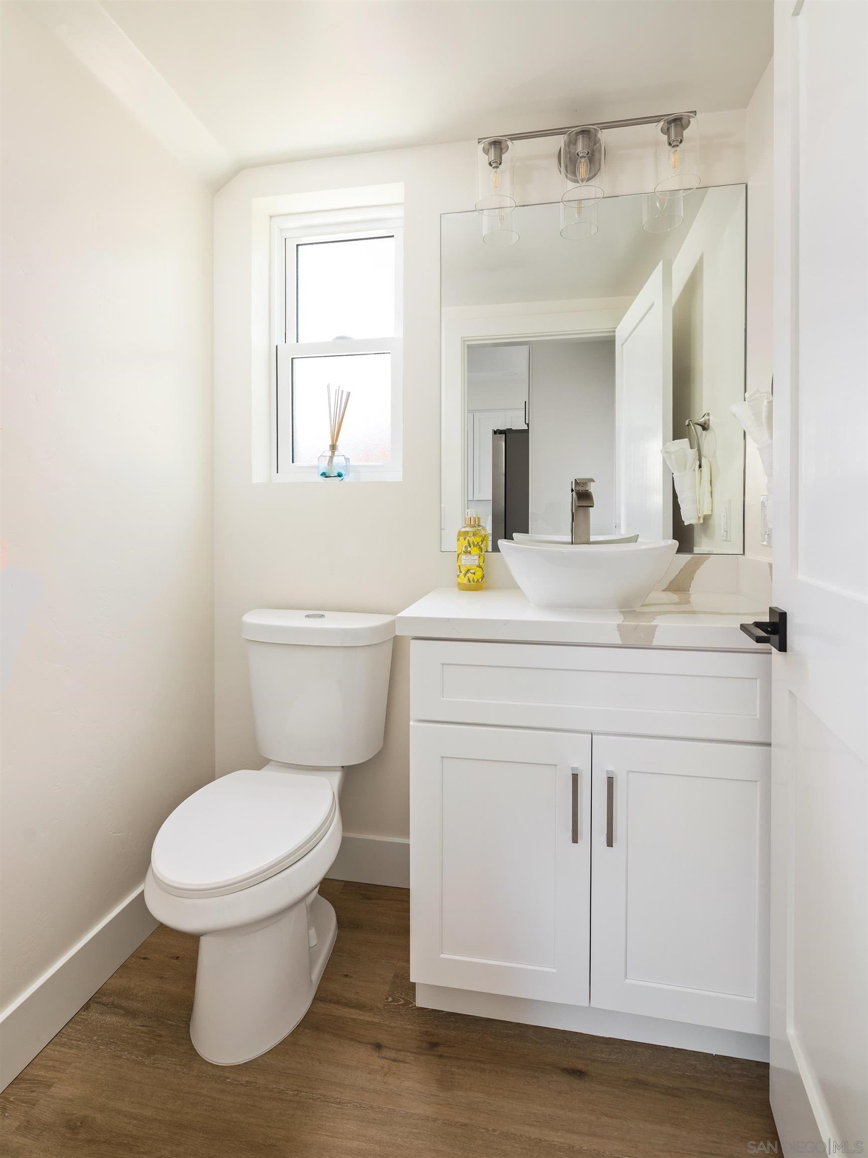 Detail Gallery Image 14 of 25 For 4616  Cape May Ave, San Diego,  CA 92107 - 3 Beds | 3/1 Baths