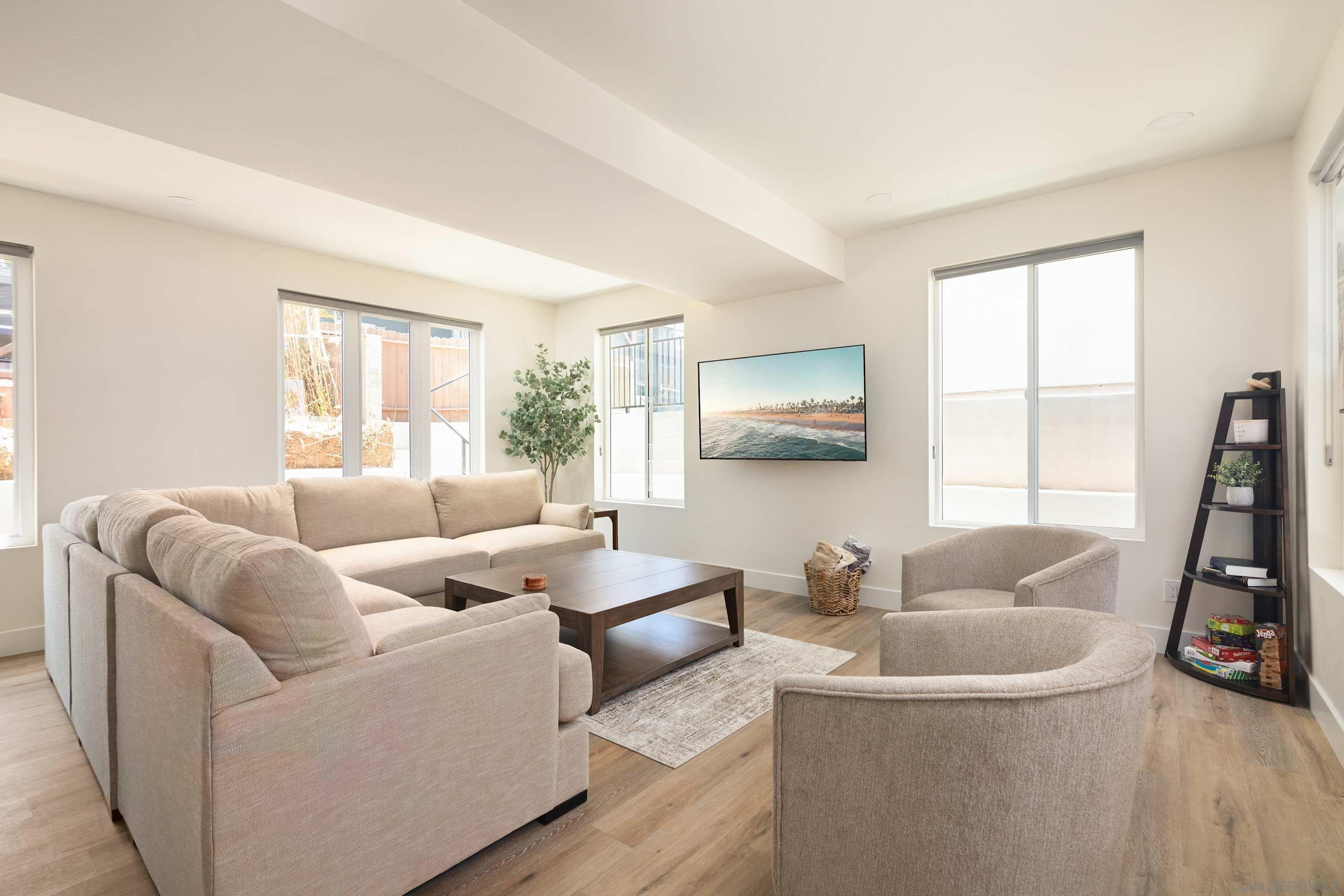 Detail Gallery Image 3 of 25 For 4616  Cape May Ave, San Diego,  CA 92107 - 3 Beds | 3/1 Baths