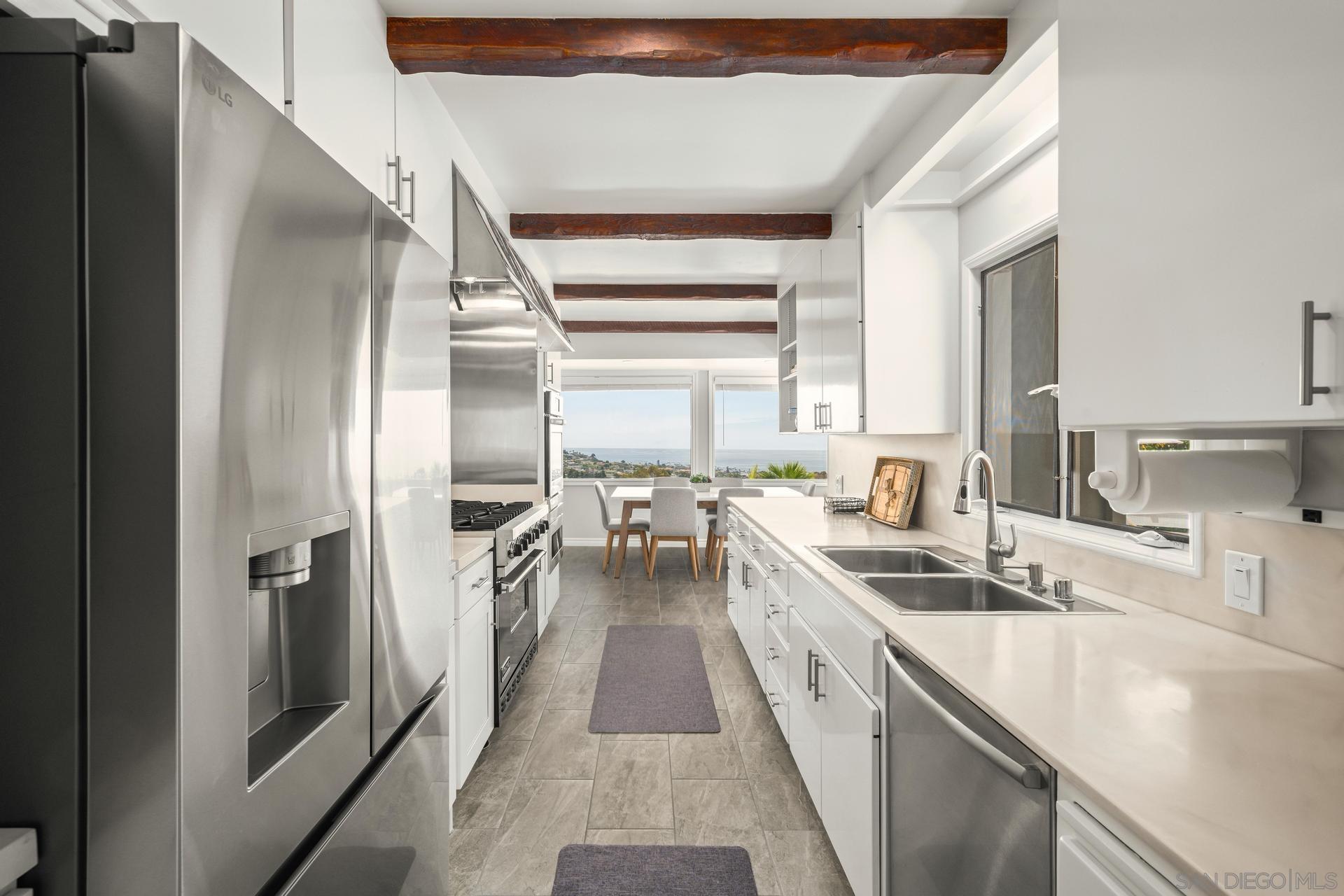 Detail Gallery Image 23 of 75 For 7201  Country Club Drive, La Jolla,  CA 92037 - 4 Beds | 3 Baths