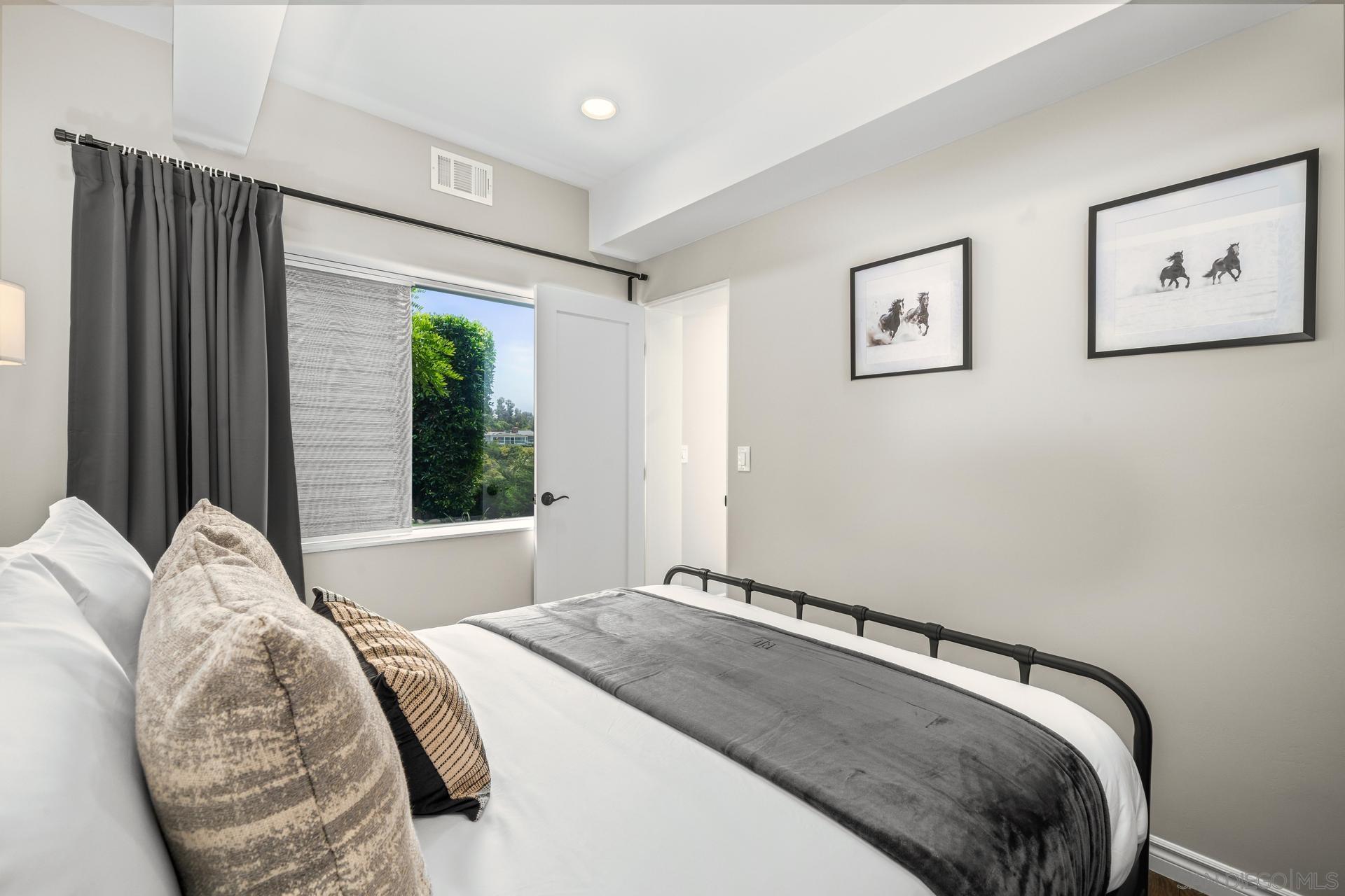 Detail Gallery Image 52 of 75 For 7201  Country Club Drive, La Jolla,  CA 92037 - 4 Beds | 3 Baths