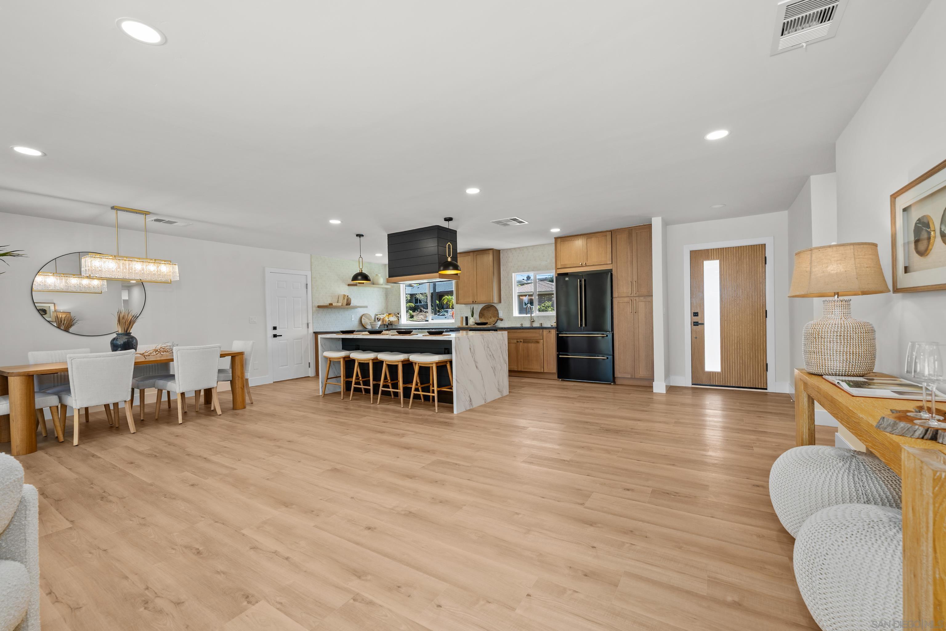 Detail Gallery Image 13 of 30 For 6196  Rockhurst Dr, San Diego,  CA 92120 - 4 Beds | 2 Baths