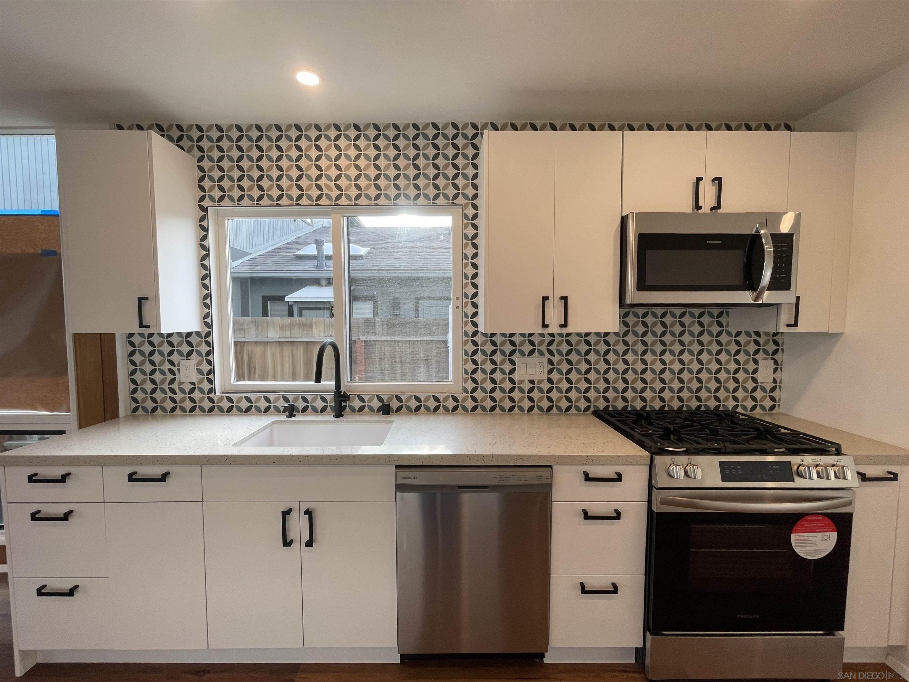 Detail Gallery Image 11 of 21 For 308  Palomar, La Jolla,  CA 92037 - 2 Beds | 2 Baths