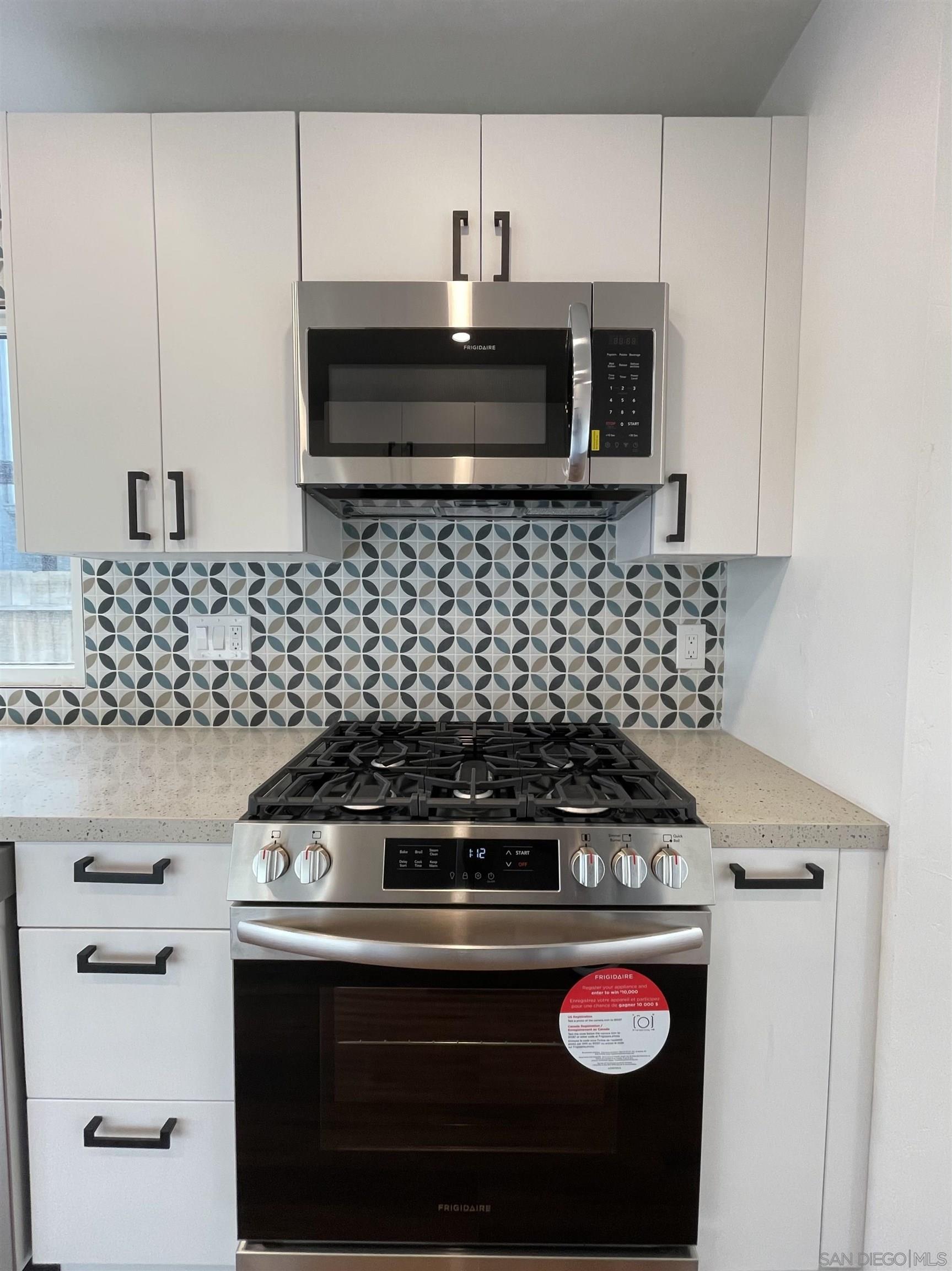 Detail Gallery Image 12 of 21 For 308  Palomar, La Jolla,  CA 92037 - 2 Beds | 2 Baths