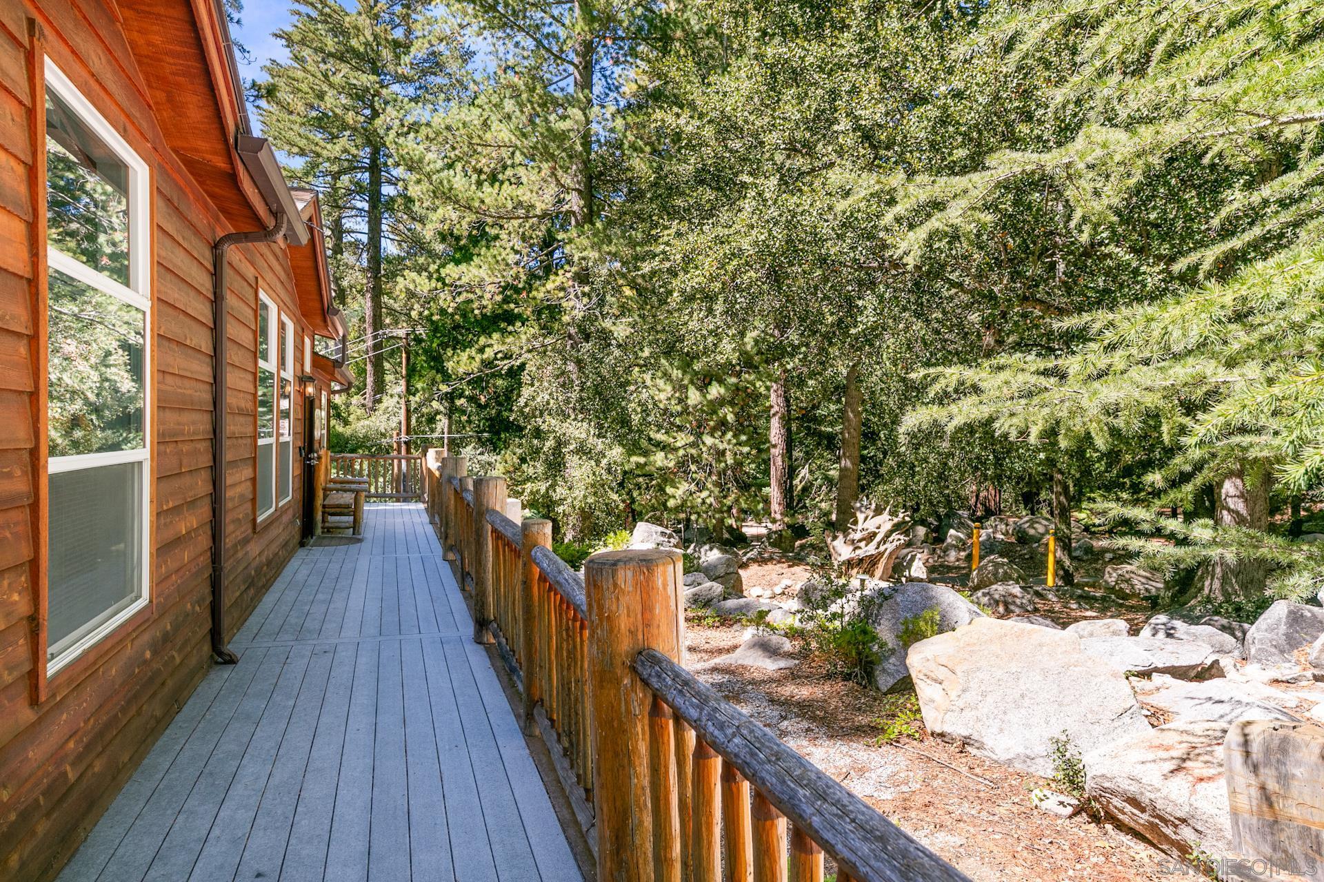 Detail Gallery Image 11 of 48 For 24655  Upper Rim Rock Road, Idyllwild,  CA 92549 - 3 Beds | 3 Baths