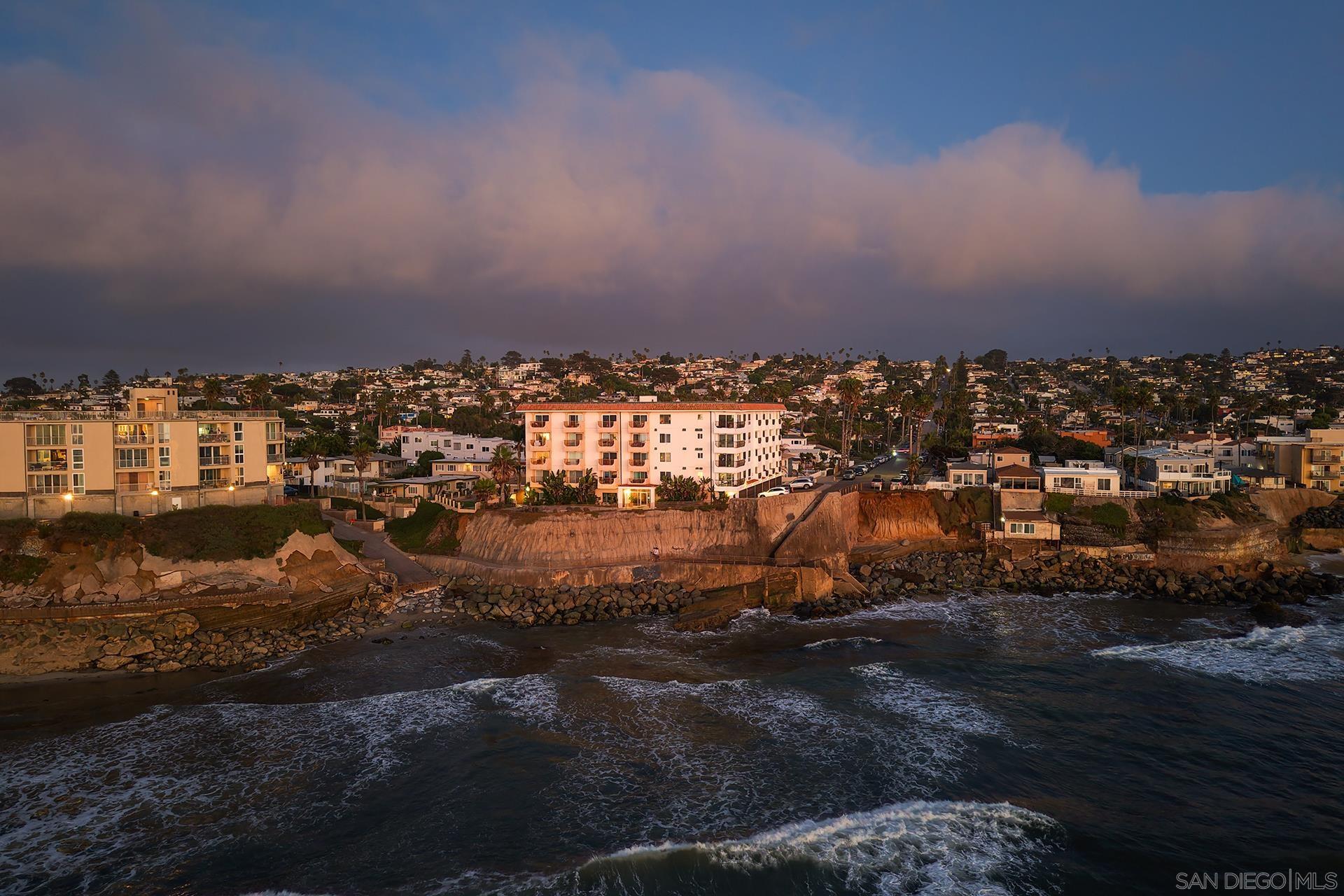 Detail Gallery Image 41 of 72 For 4878  Pescadero Ave  #103,  San Diego,  CA 92107 - 2 Beds | 2 Baths