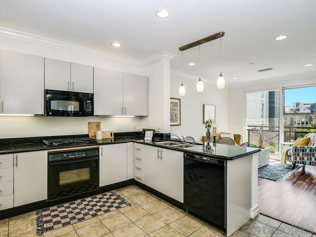 Detail Gallery Image 2 of 33 For 525  11th Ave  1405, San Diego,  CA 92101 - 2 Beds | 2 Baths