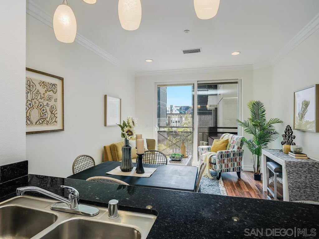 Detail Gallery Image 7 of 33 For 525  11th Ave  1405, San Diego,  CA 92101 - 2 Beds | 2 Baths