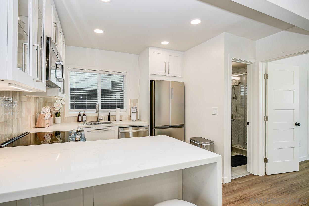 Detail Gallery Image 13 of 41 For 811  Dover Ct, San Diego,  CA 92109 - 2 Beds | 1 Baths