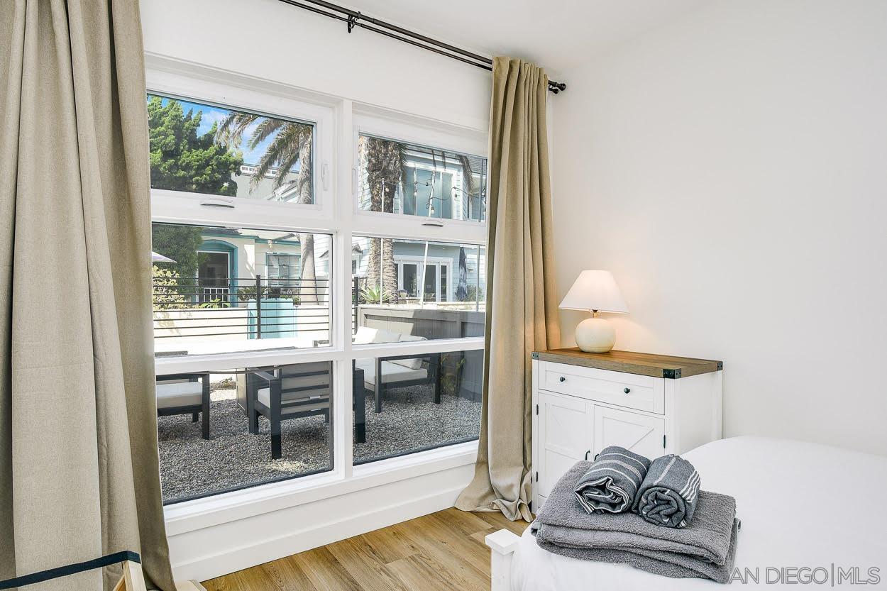 Detail Gallery Image 15 of 41 For 811  Dover Ct, San Diego,  CA 92109 - 2 Beds | 1 Baths