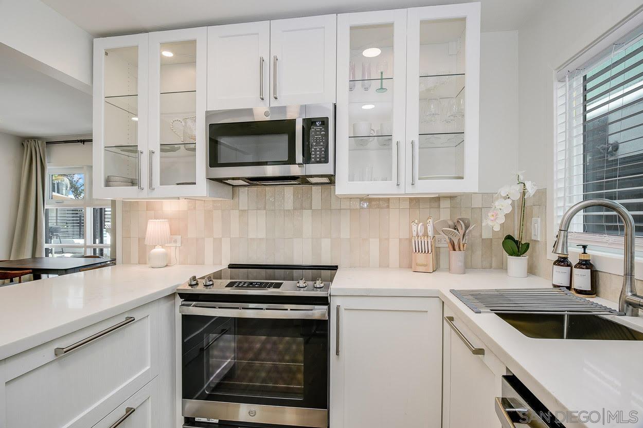 Detail Gallery Image 7 of 41 For 811  Dover Ct, San Diego,  CA 92109 - 2 Beds | 1 Baths