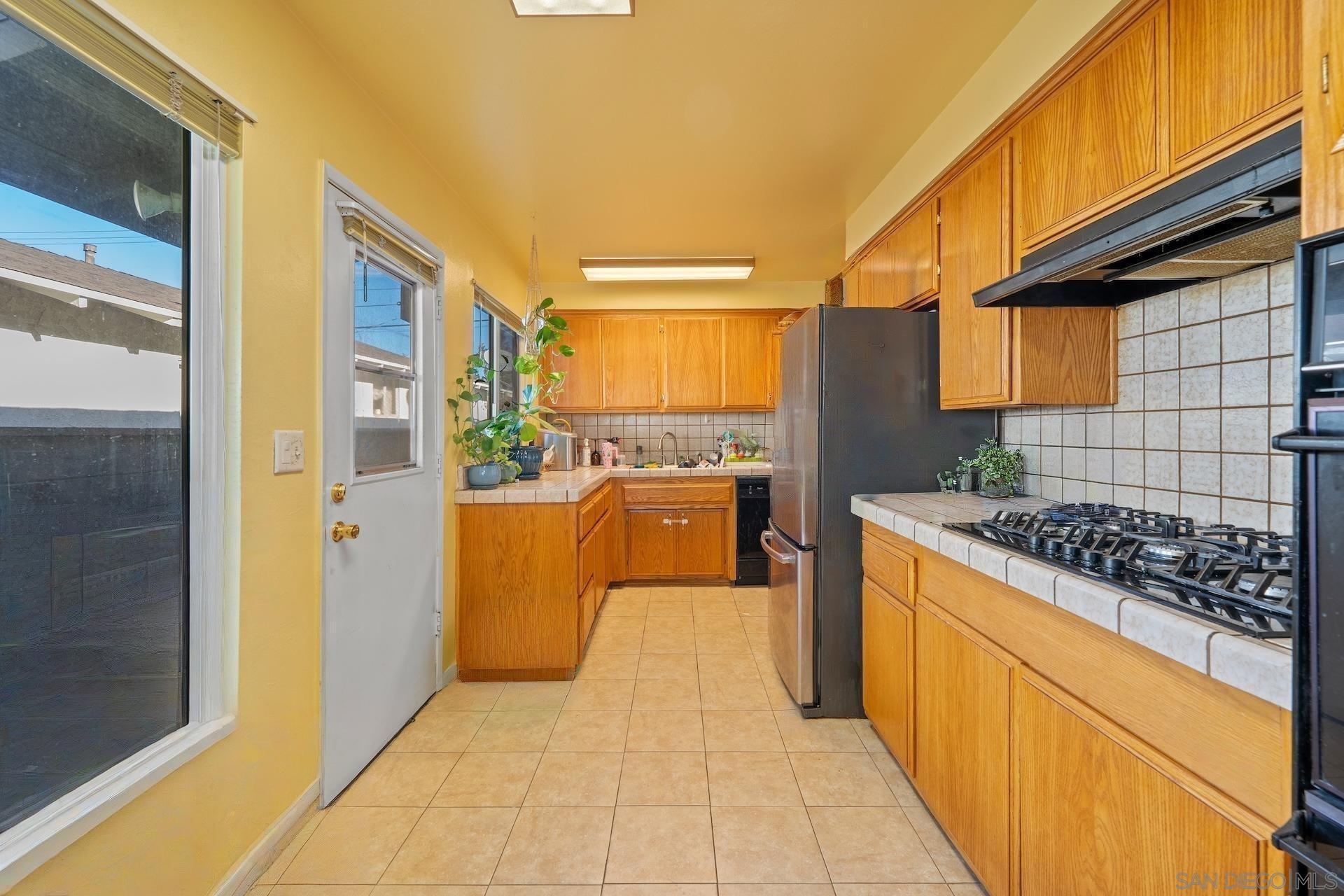 Detail Gallery Image 7 of 27 For 1127  Ave J9 W, Lancaster,  CA 93534 - 3 Beds | 2 Baths