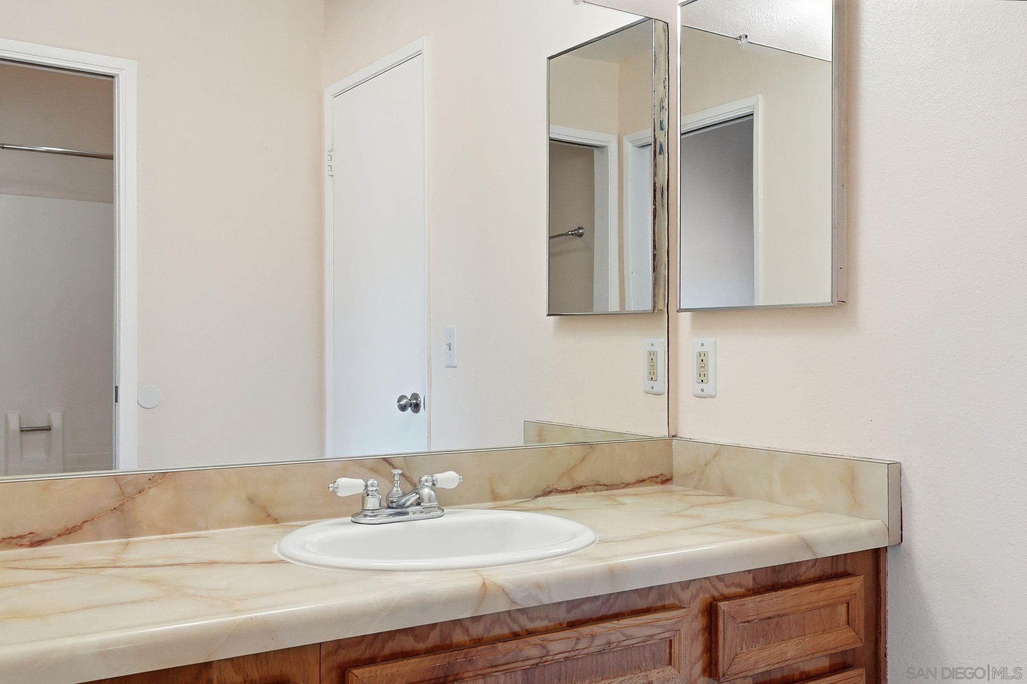 Detail Gallery Image 13 of 21 For 1585  Stone Edge Cir, El Cajon,  CA 92021 - 2 Beds | 1/1 Baths