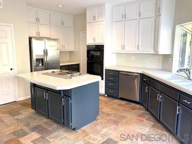 Detail Gallery Image 4 of 11 For 4516  Mercurio St, San Diego,  CA 92130 - 5 Beds | 3 Baths