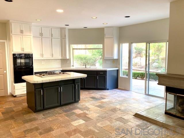 Detail Gallery Image 5 of 11 For 4516  Mercurio St, San Diego,  CA 92130 - 5 Beds | 3 Baths