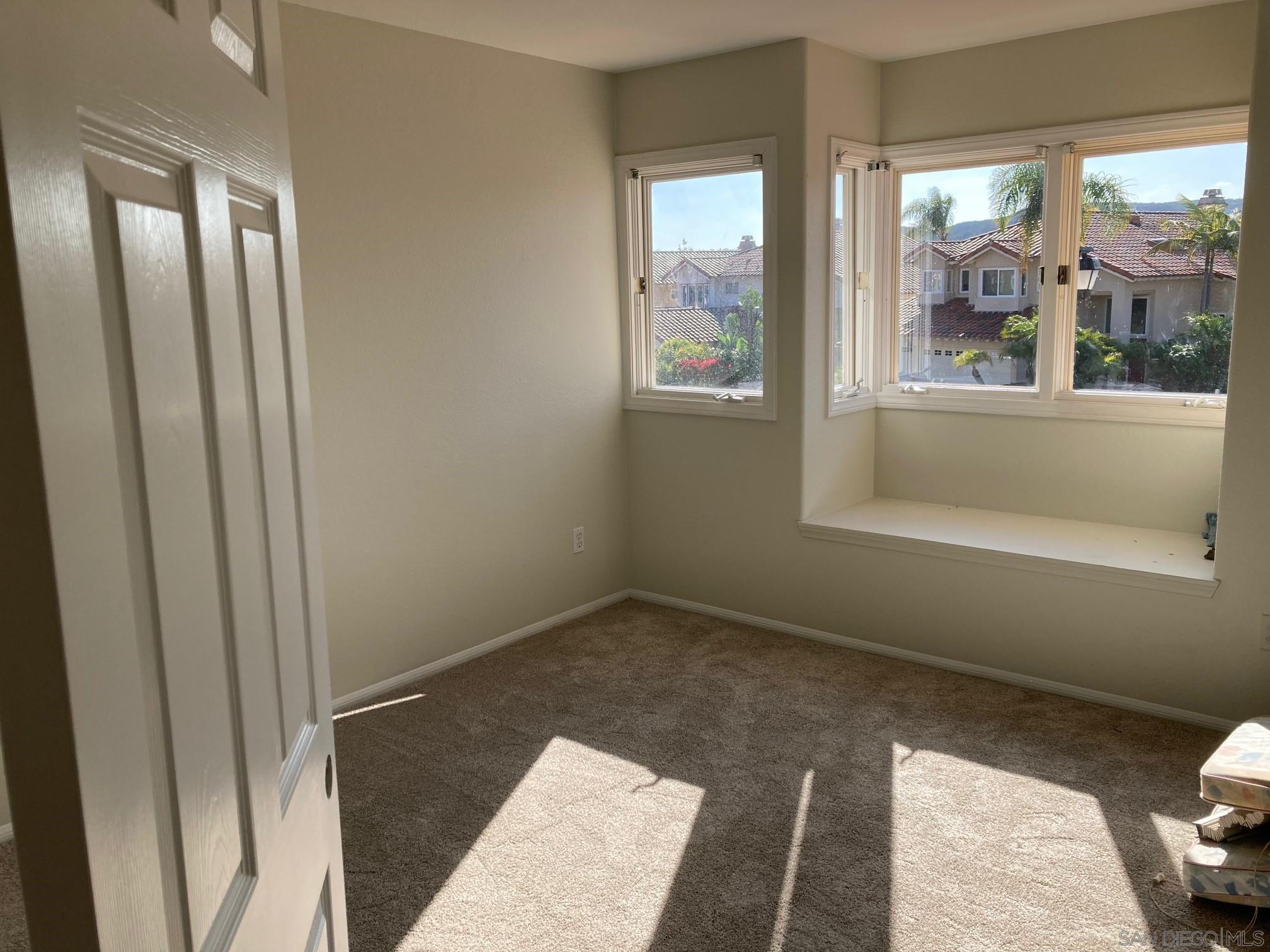 Detail Gallery Image 9 of 11 For 4516  Mercurio St, San Diego,  CA 92130 - 5 Beds | 3 Baths