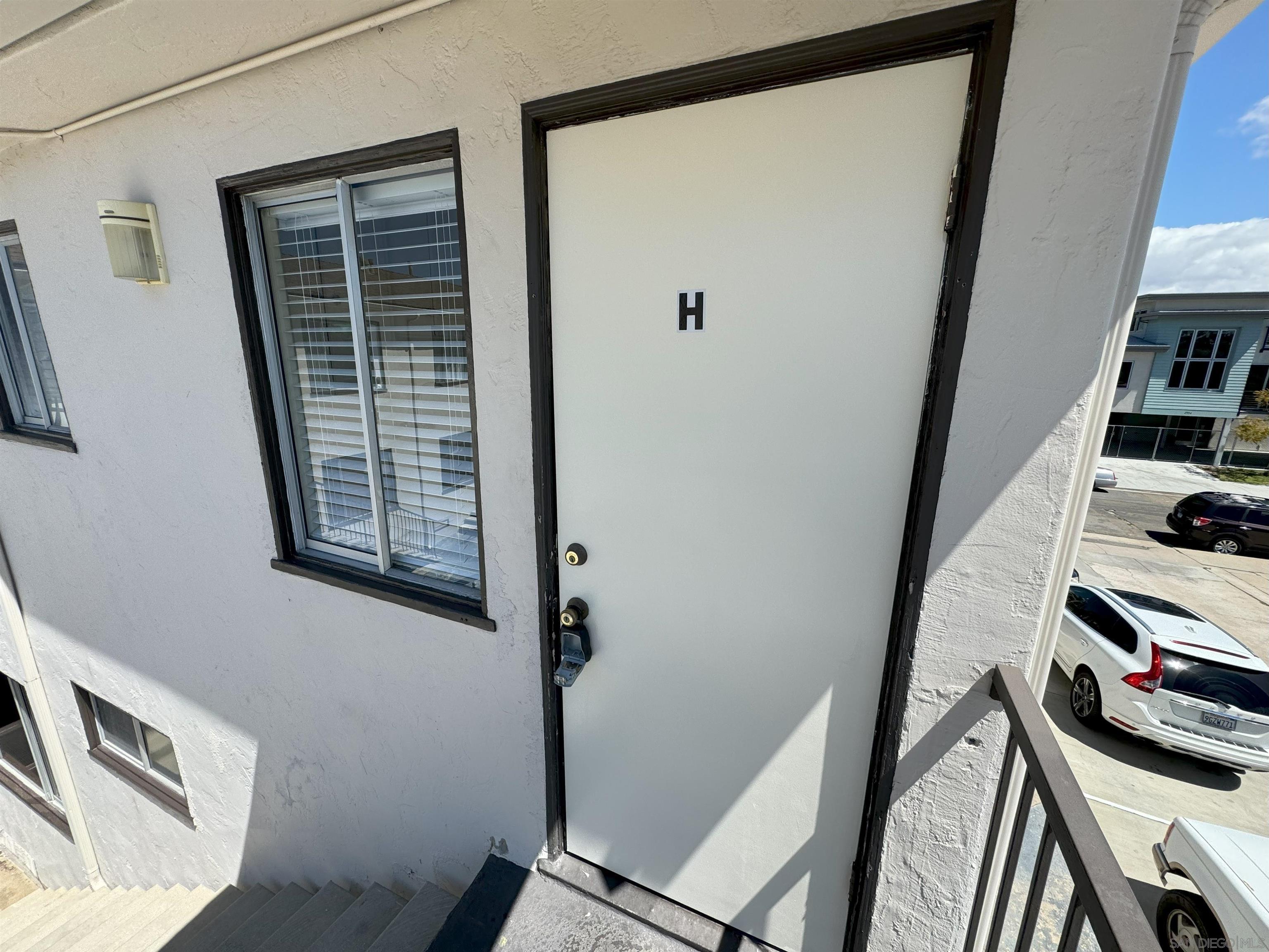 Detail Gallery Image 4 of 13 For 1537  Rosecrans St  H, San Diego,  CA 92106 - 2 Beds | 1 Baths