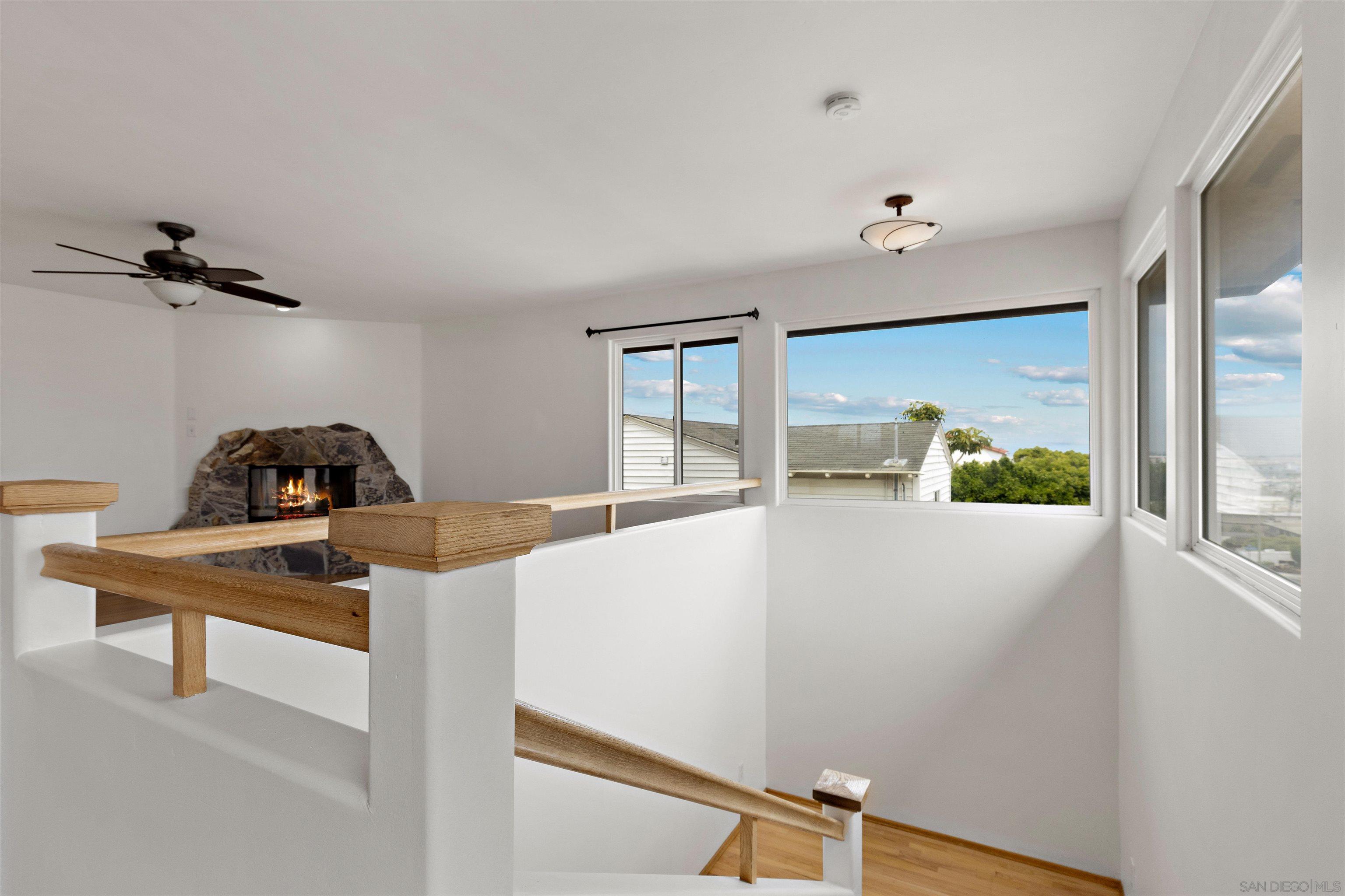 Detail Gallery Image 2 of 38 For 3340  Byron, San Diego,  CA 92106 - 3 Beds | 3 Baths