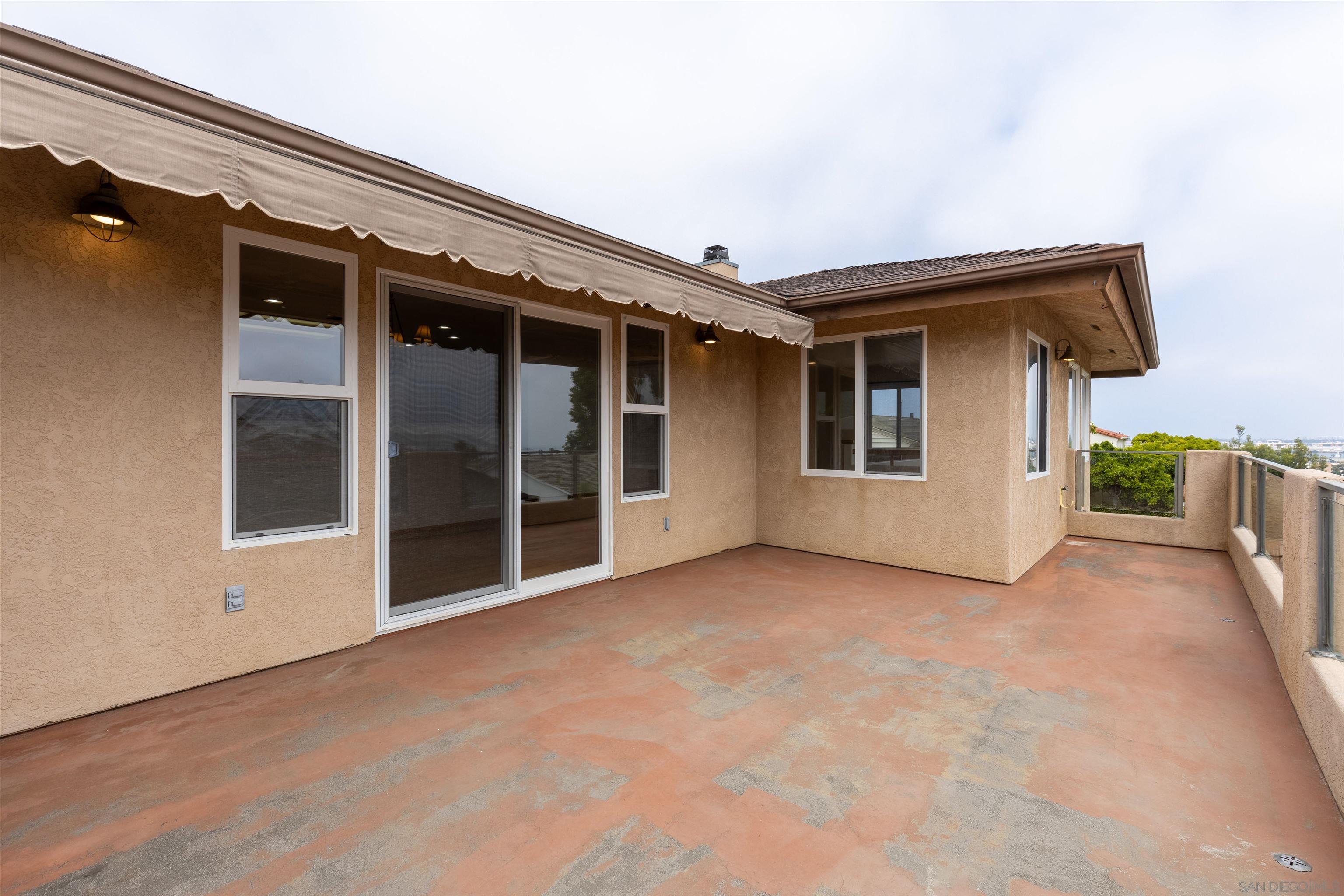 Detail Gallery Image 11 of 38 For 3340  Byron, San Diego,  CA 92106 - 3 Beds | 3 Baths