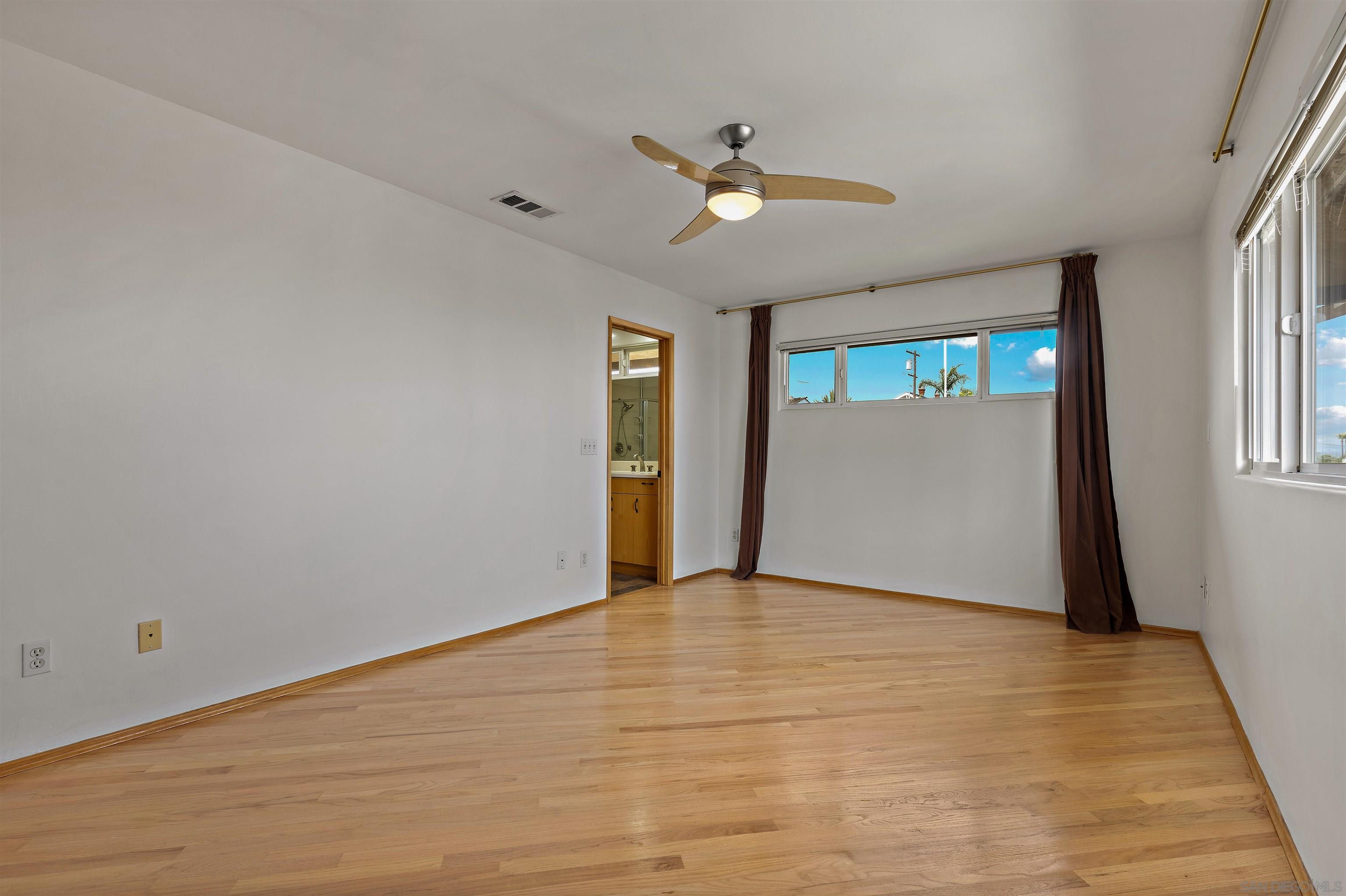 Detail Gallery Image 22 of 38 For 3340  Byron, San Diego,  CA 92106 - 3 Beds | 3 Baths