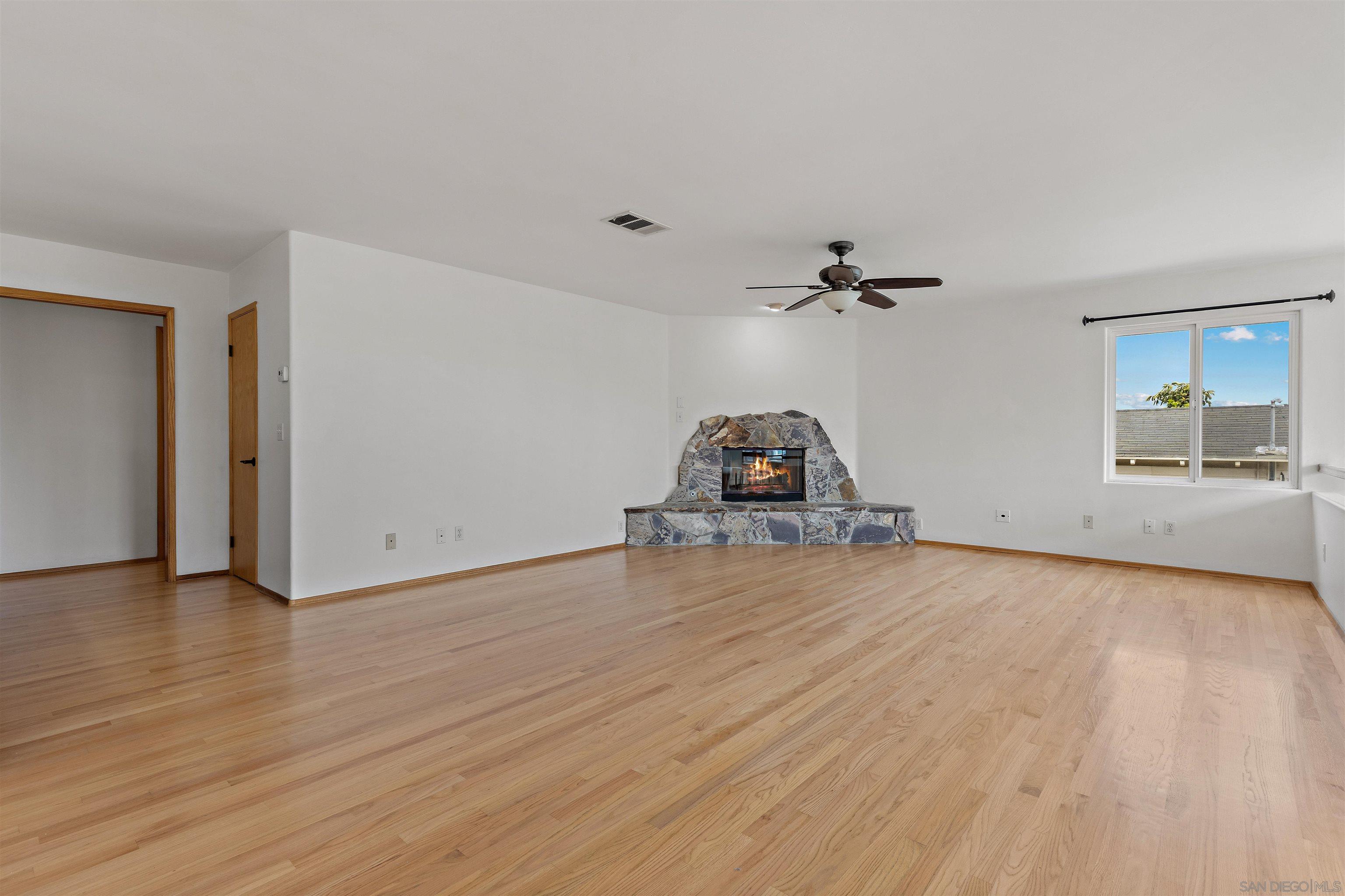 Detail Gallery Image 26 of 38 For 3340  Byron, San Diego,  CA 92106 - 3 Beds | 3 Baths