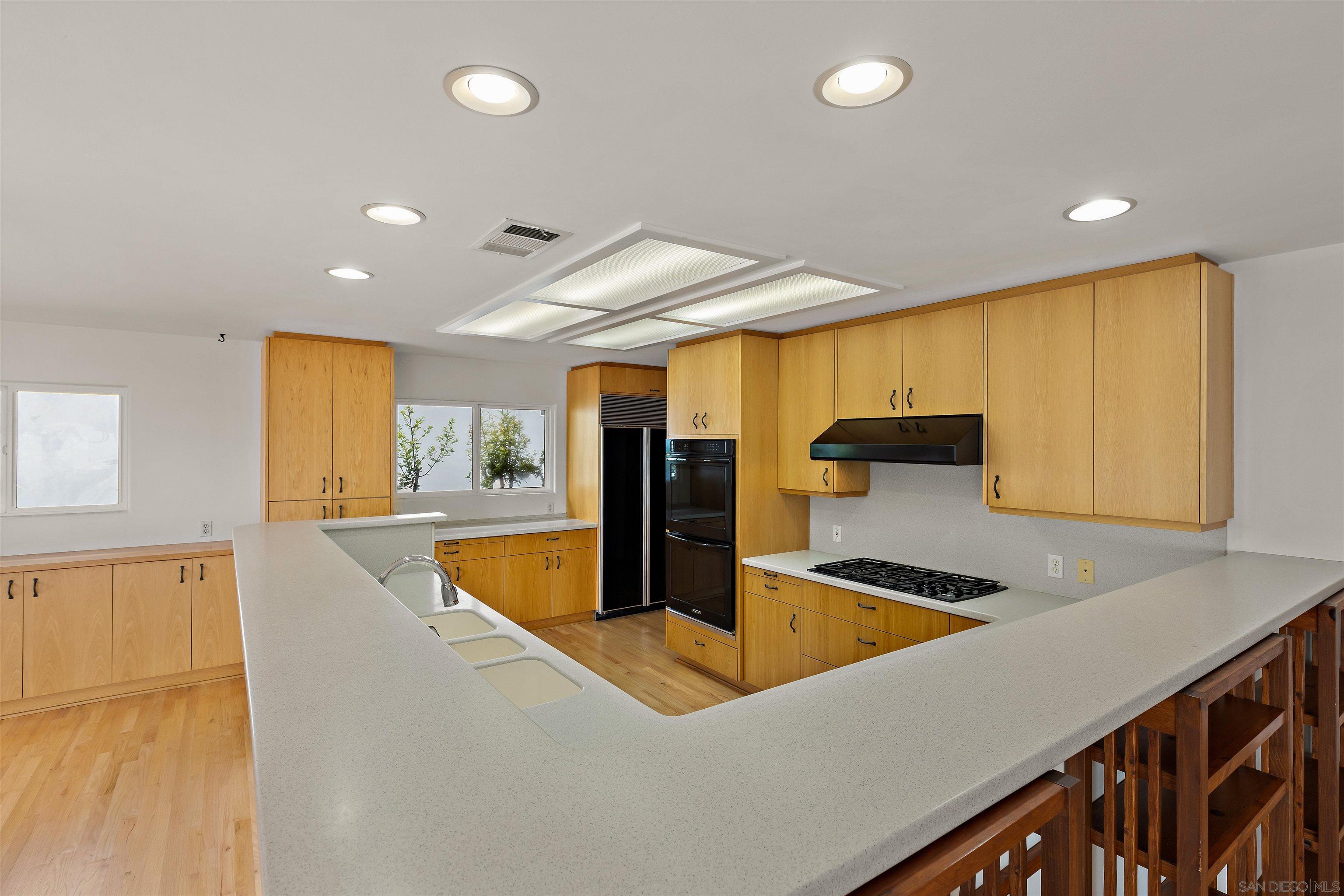 Detail Gallery Image 32 of 38 For 3340  Byron, San Diego,  CA 92106 - 3 Beds | 3 Baths