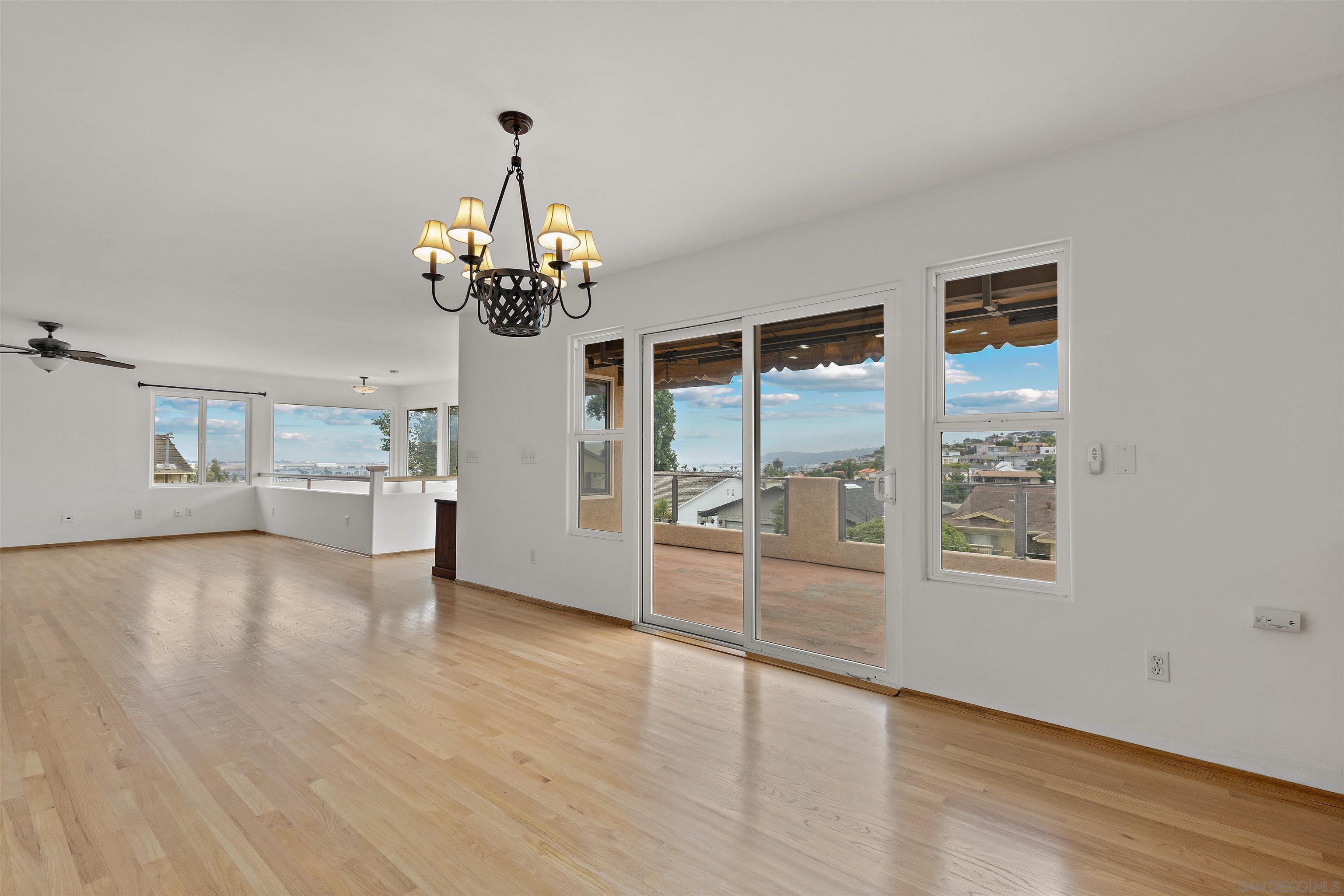 Detail Gallery Image 35 of 38 For 3340  Byron, San Diego,  CA 92106 - 3 Beds | 3 Baths