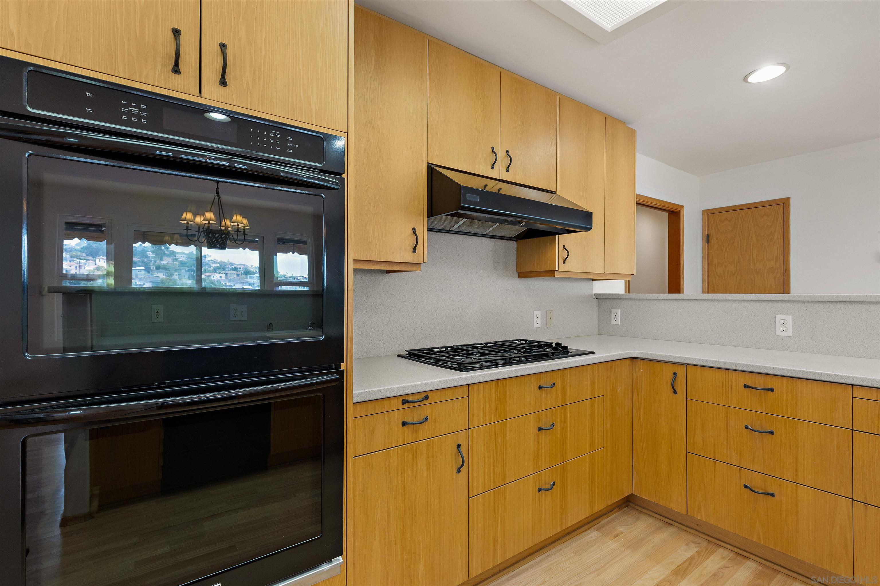 Detail Gallery Image 36 of 38 For 3340  Byron, San Diego,  CA 92106 - 3 Beds | 3 Baths