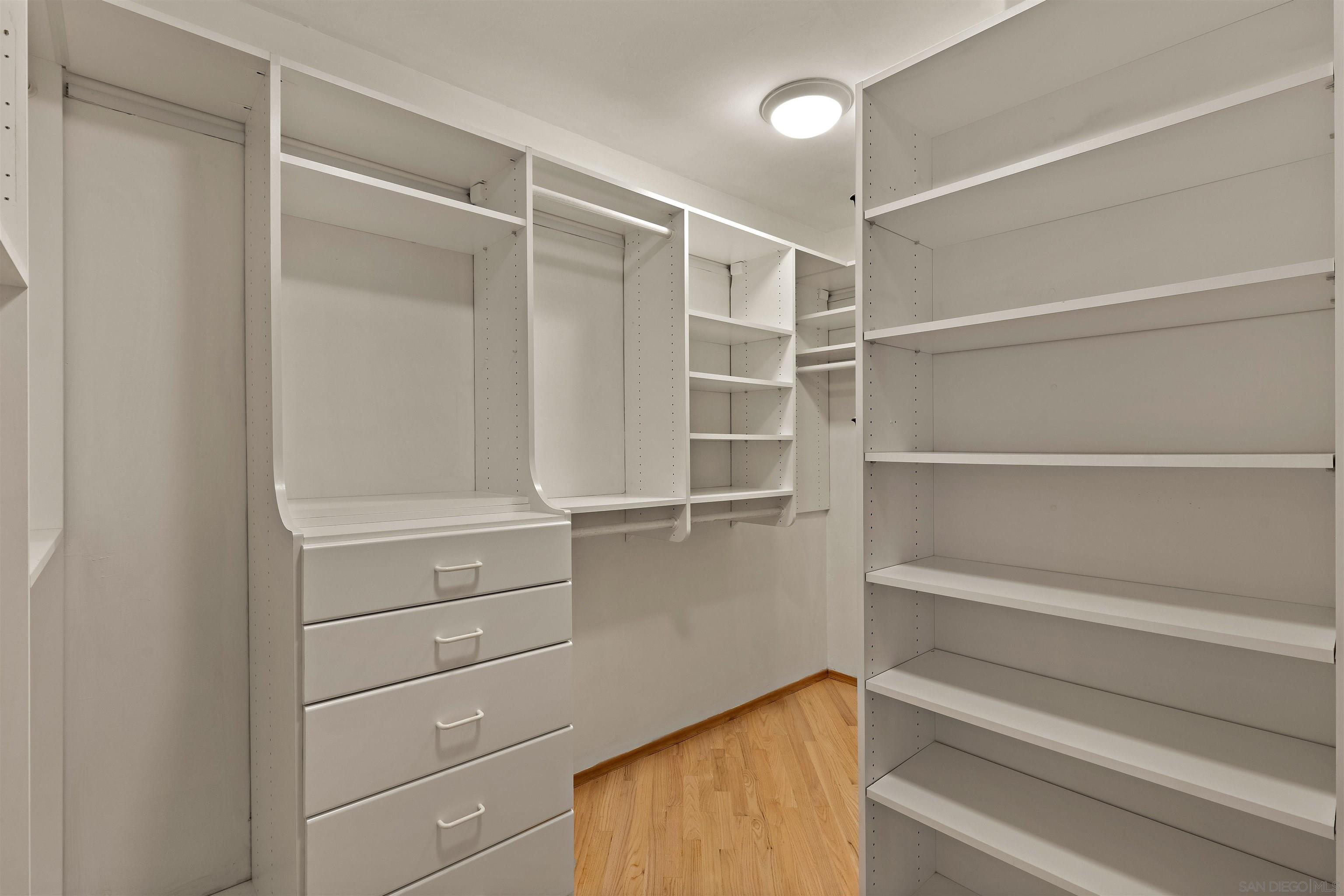 Detail Gallery Image 8 of 38 For 3340  Byron, San Diego,  CA 92106 - 3 Beds | 3 Baths