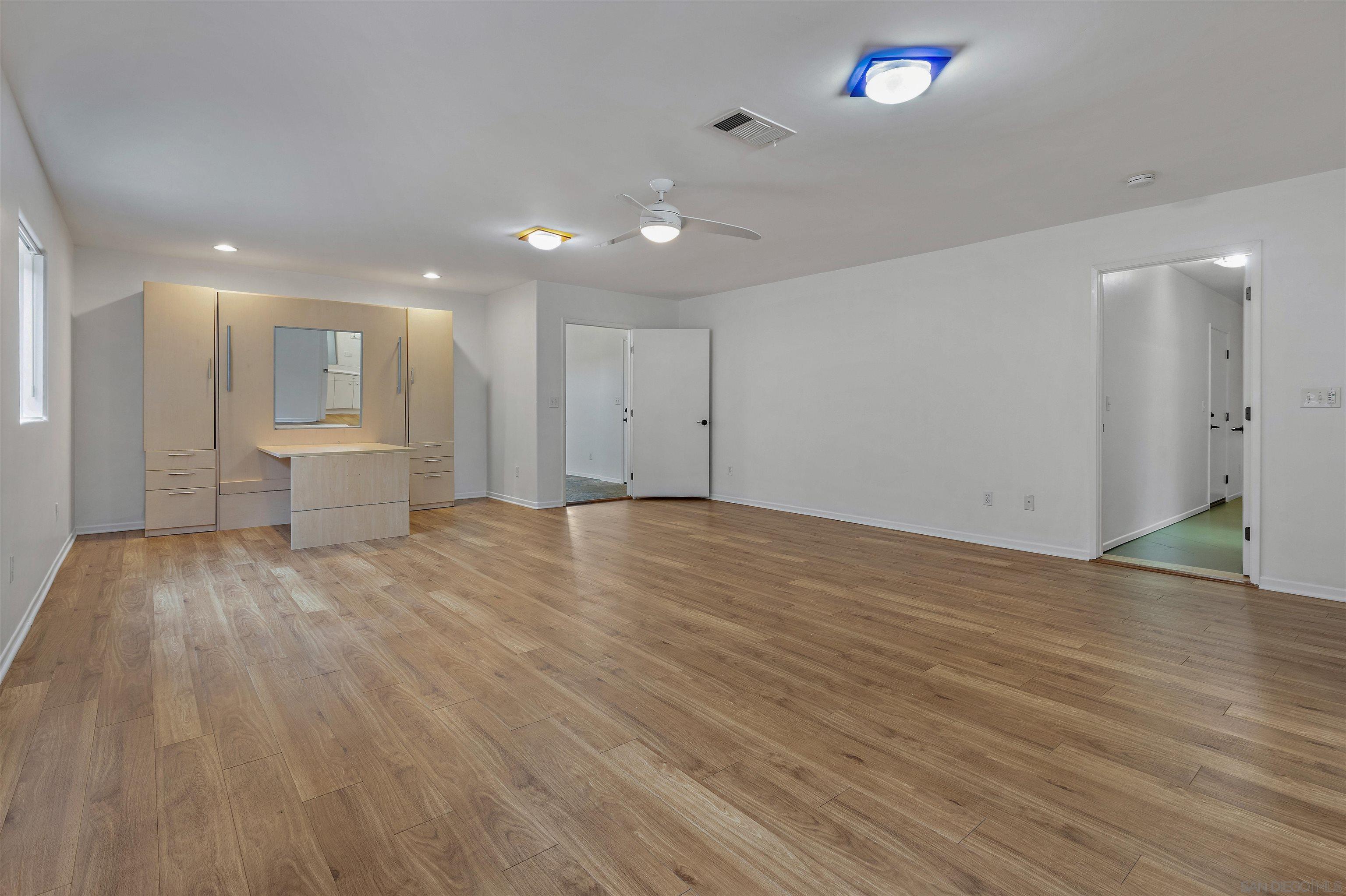 Detail Gallery Image 9 of 38 For 3340  Byron, San Diego,  CA 92106 - 3 Beds | 3 Baths