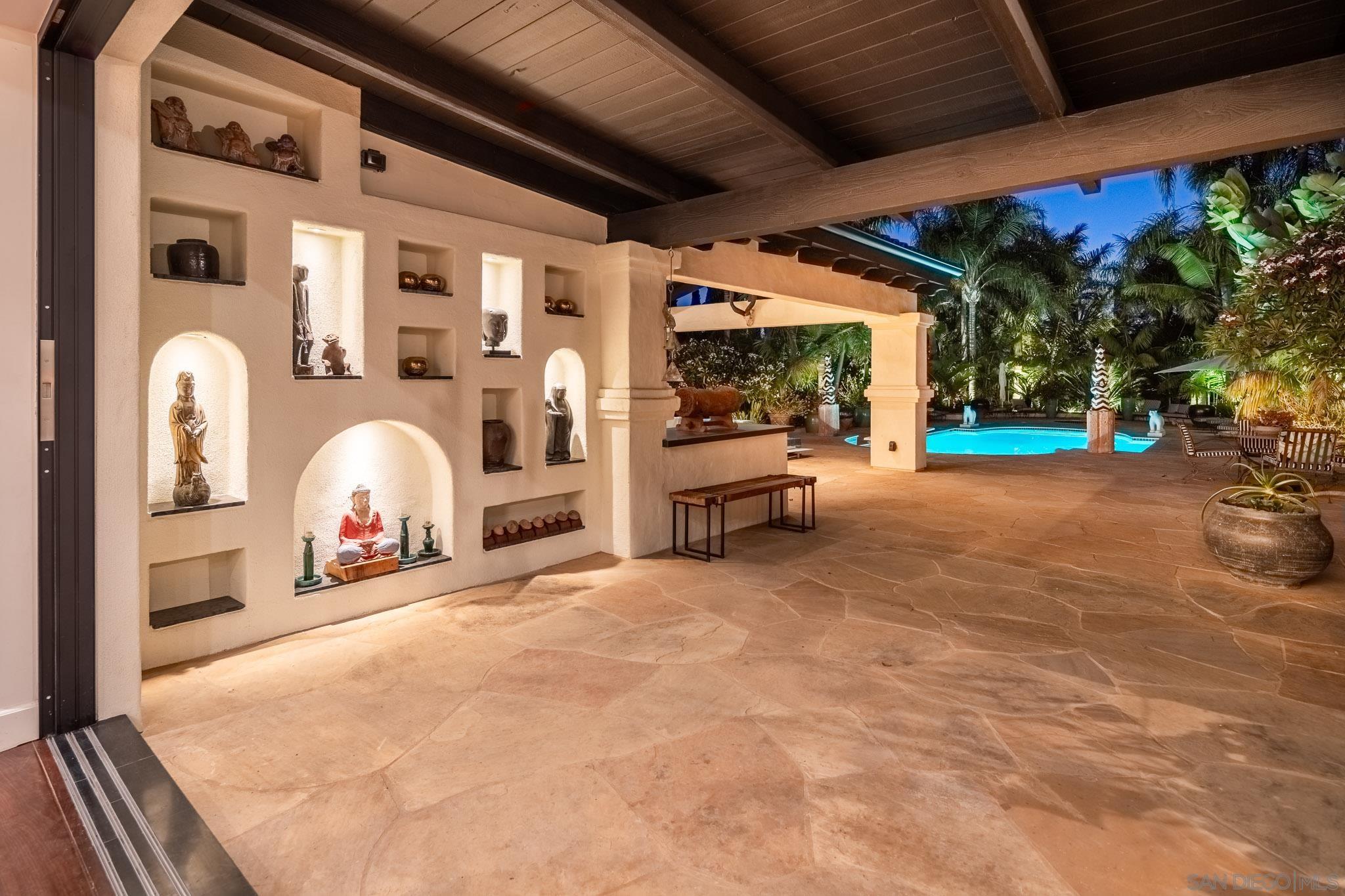 Detail Gallery Image 13 of 50 For 18245  Paseo Victoria, Rancho Santa Fe,  CA 92067 - 5 Beds | 5/2 Baths