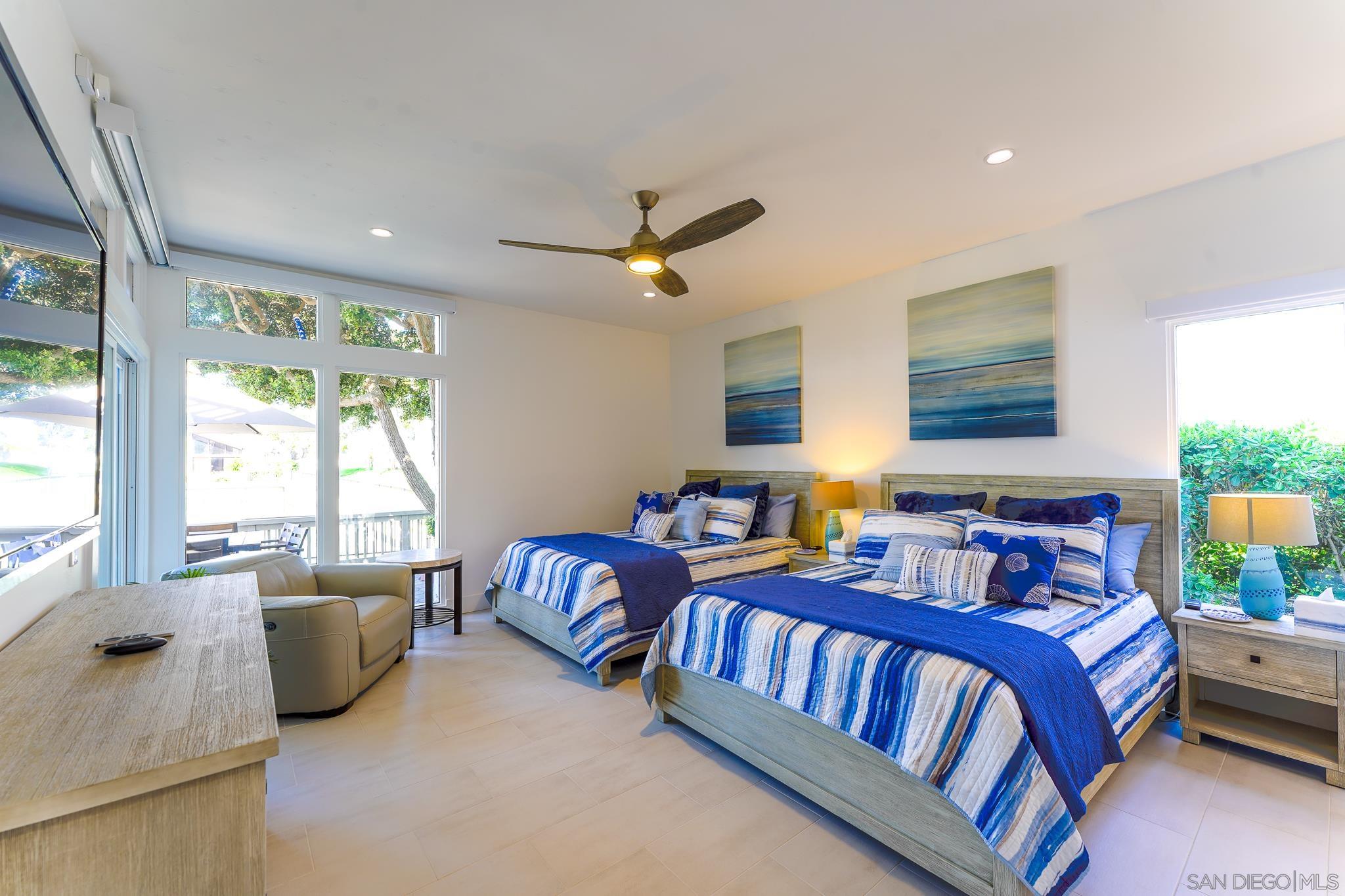 Detail Gallery Image 2 of 7 For 101  Kingston Court West, Coronado,  CA 92118 - 2 Beds | 2 Baths