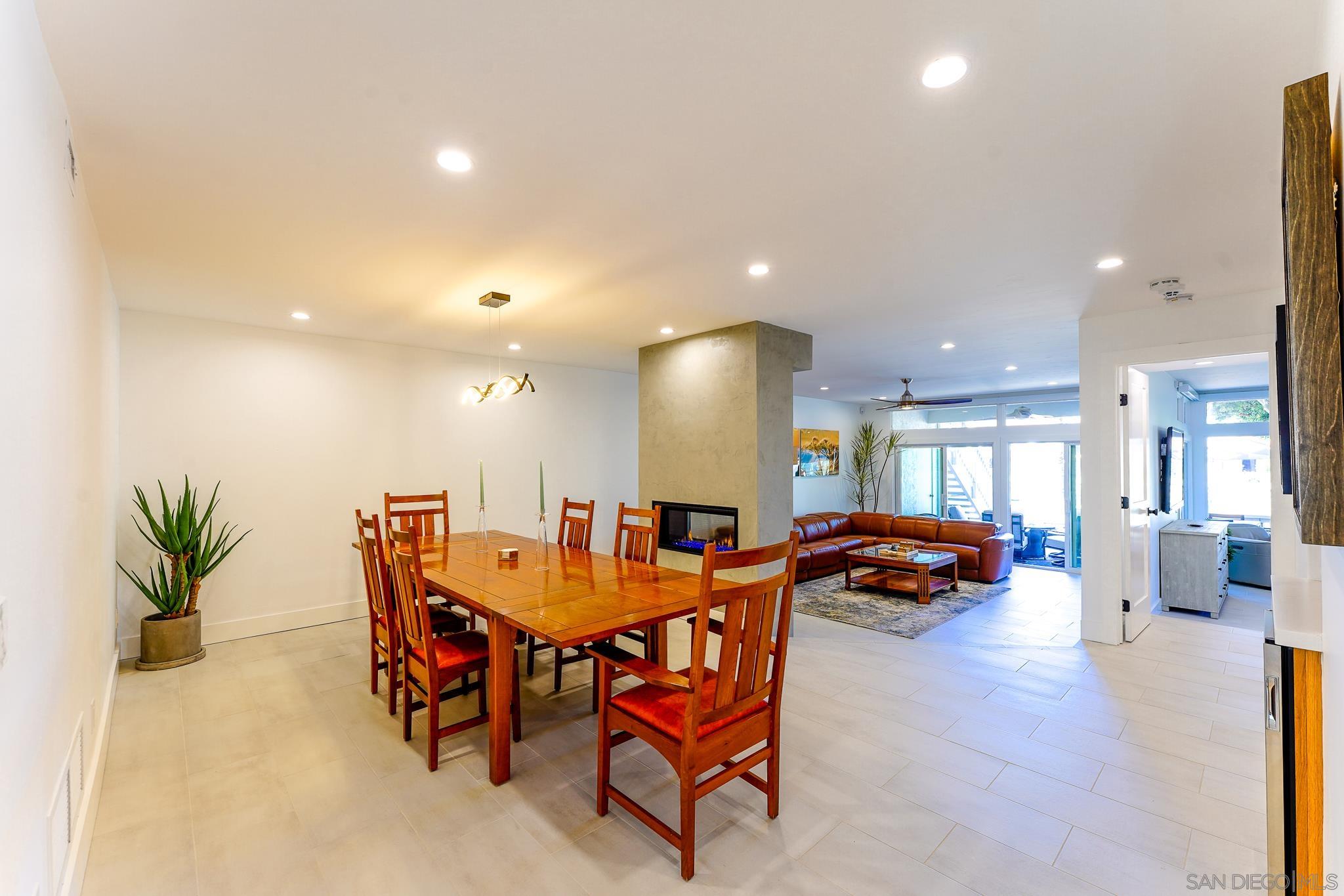 Detail Gallery Image 4 of 7 For 101  Kingston Court West, Coronado,  CA 92118 - 2 Beds | 2 Baths