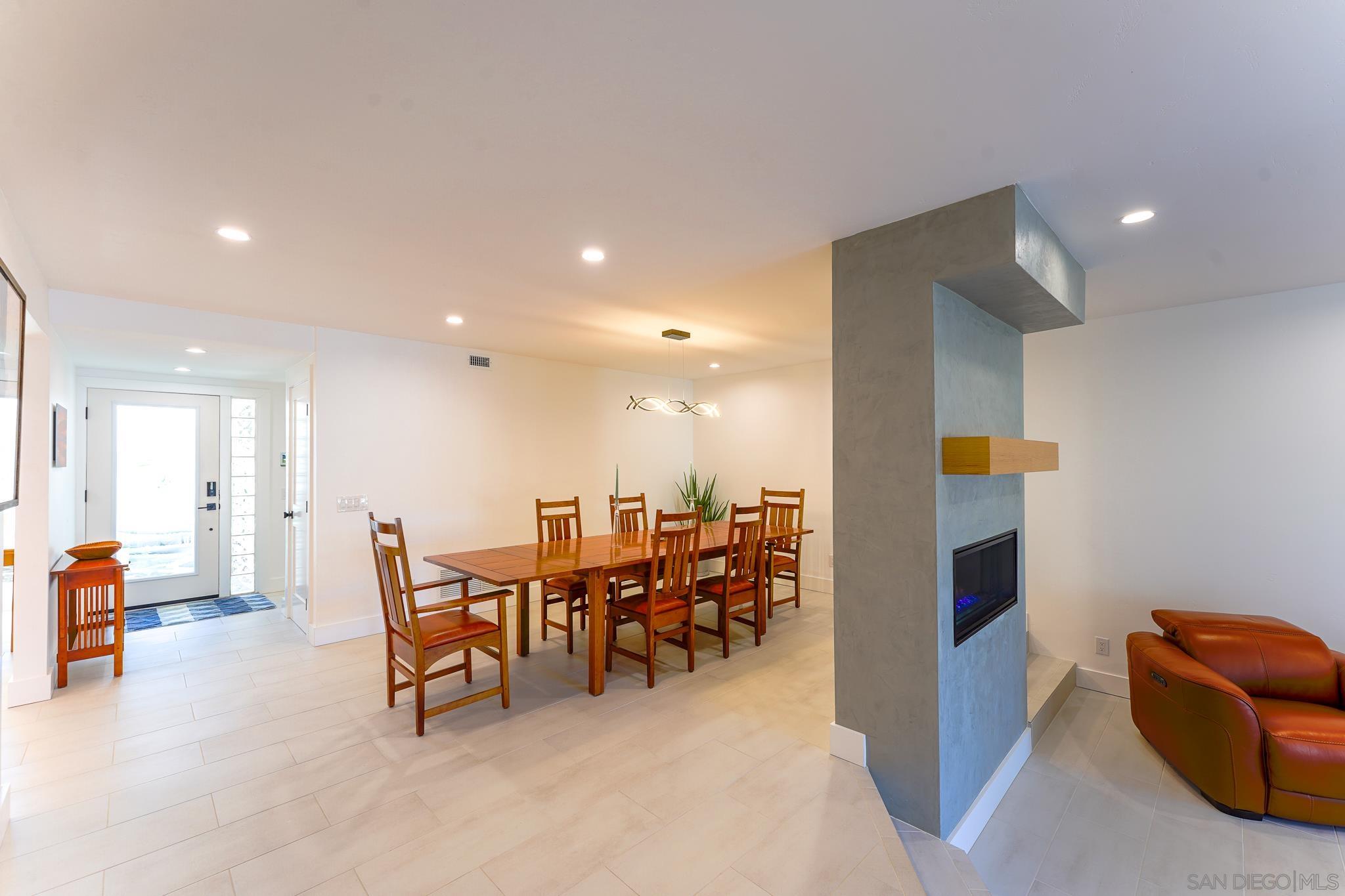 Detail Gallery Image 5 of 7 For 101  Kingston Court West, Coronado,  CA 92118 - 2 Beds | 2 Baths