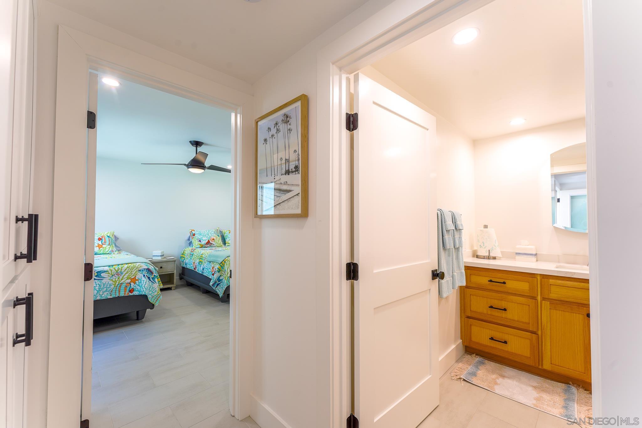 Detail Gallery Image 7 of 7 For 101  Kingston Court West, Coronado,  CA 92118 - 2 Beds | 2 Baths