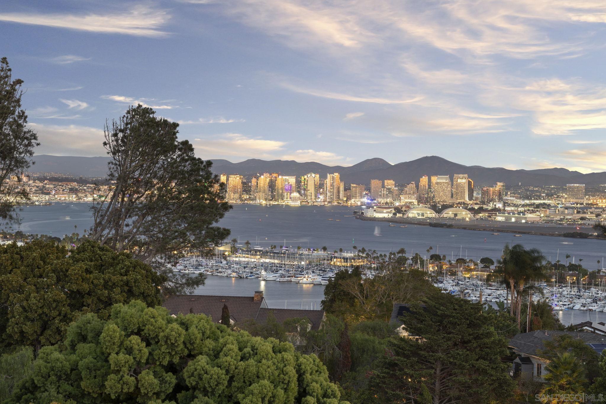 Detail Gallery Image 6 of 35 For 666  San Gorgonio St, San Diego,  CA 92106 - 4 Beds | 2/1 Baths