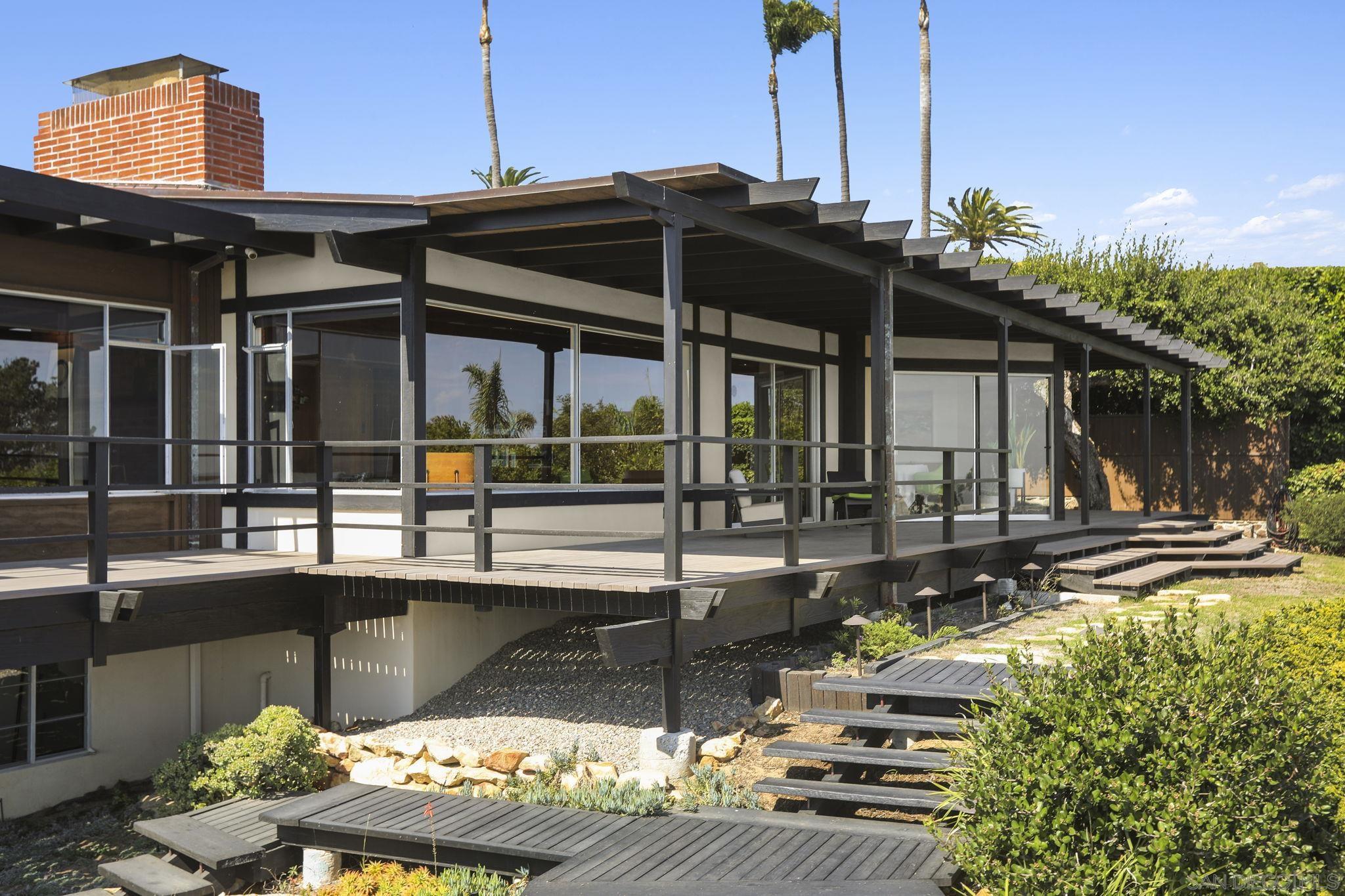 Detail Gallery Image 7 of 35 For 666  San Gorgonio St, San Diego,  CA 92106 - 4 Beds | 2/1 Baths