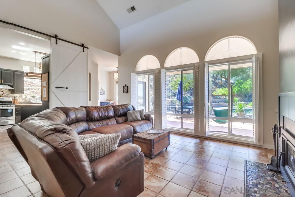 Detail Gallery Image 5 of 38 For 15735  Lawson Valley Road, Jamul,  CA 91935 - 5 Beds | 3/1 Baths