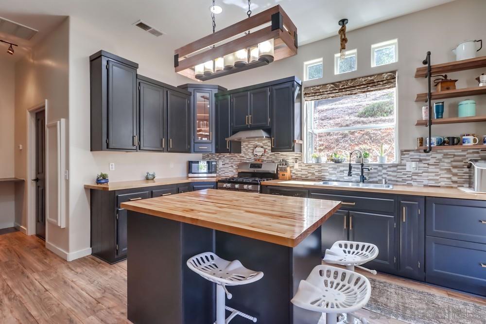 Detail Gallery Image 8 of 38 For 15735  Lawson Valley Road, Jamul,  CA 91935 - 5 Beds | 3/1 Baths