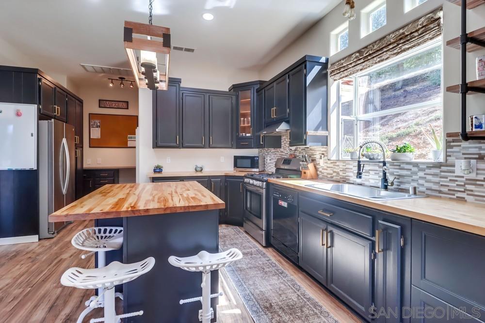 Detail Gallery Image 9 of 38 For 15735  Lawson Valley Road, Jamul,  CA 91935 - 5 Beds | 3/1 Baths