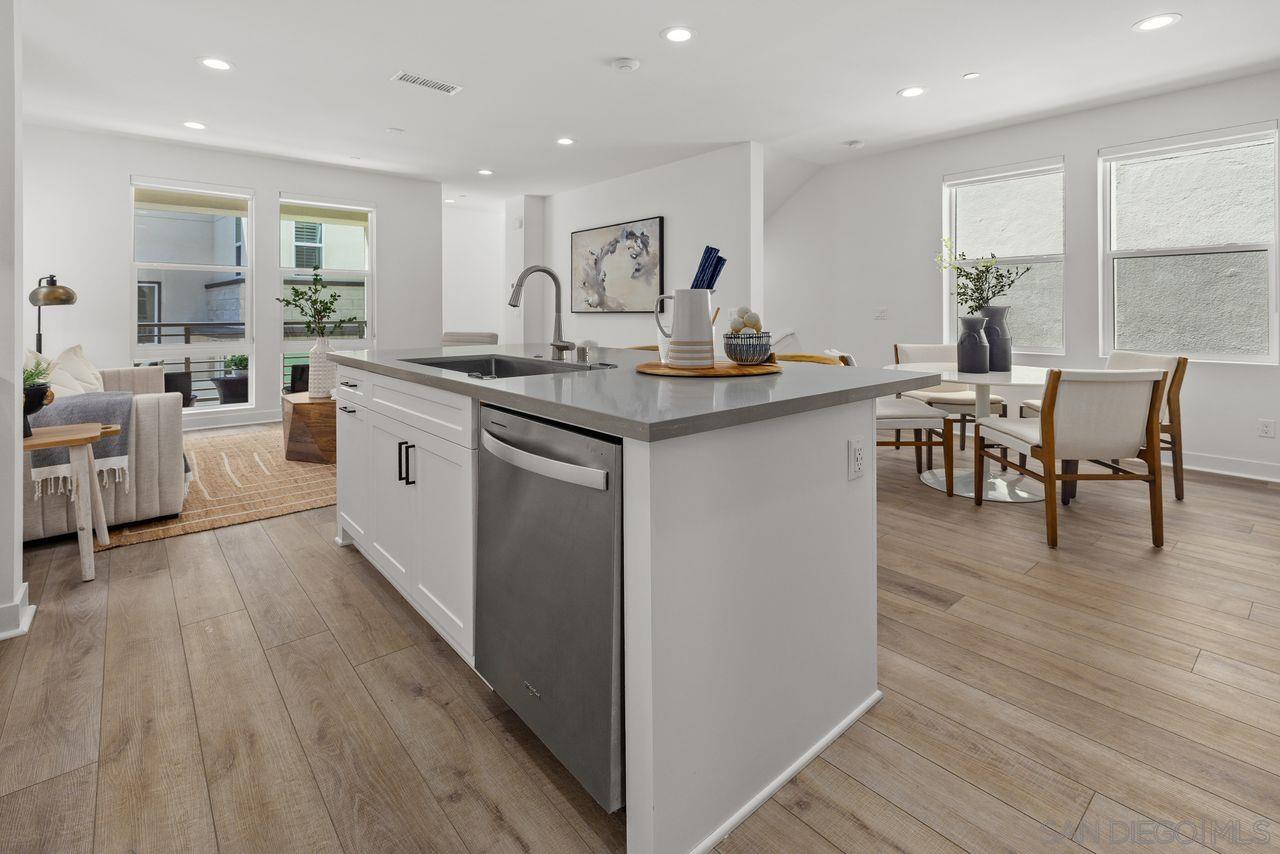 Detail Gallery Image 8 of 60 For 11050  Solstice, San Diego,  CA 92126 - 3 Beds | 3 Baths