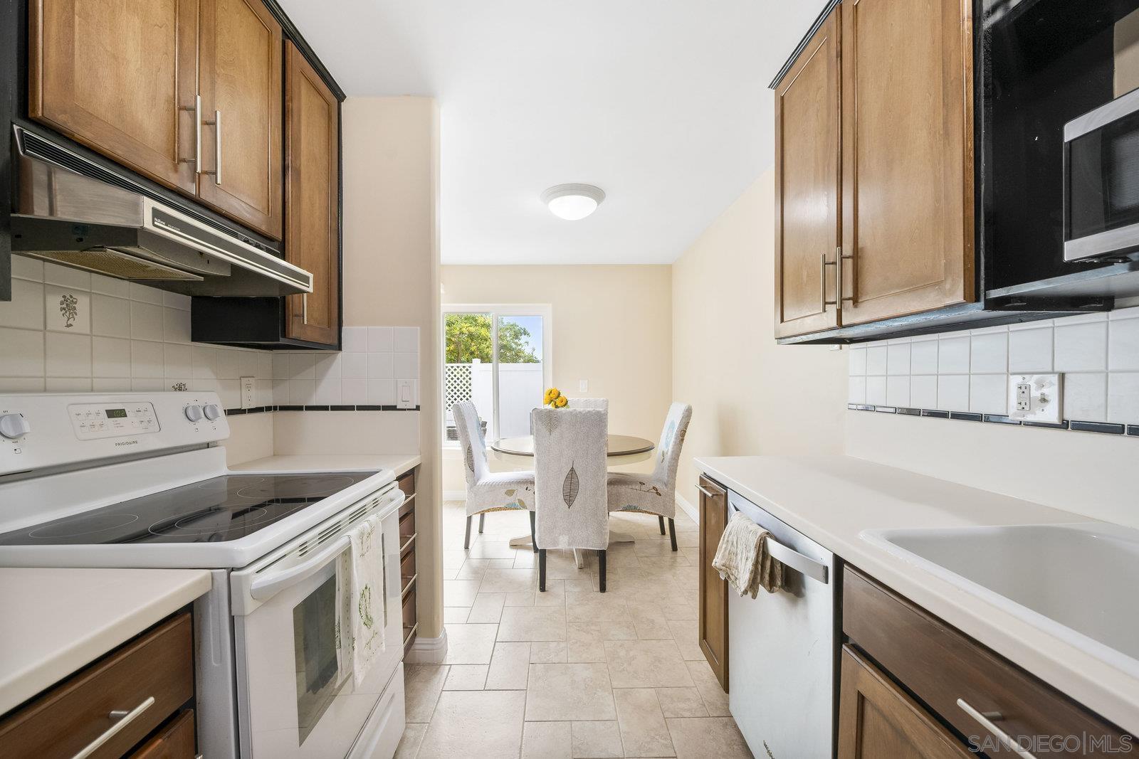 Detail Gallery Image 11 of 23 For 1246  Evergreen Drive, Cardiff By The Sea,  CA 92007 - 2 Beds | 1 Baths