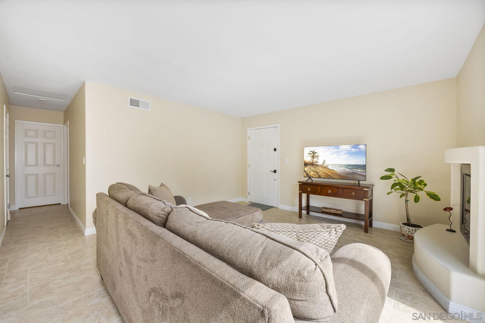 Detail Gallery Image 8 of 23 For 1246  Evergreen Drive, Cardiff By The Sea,  CA 92007 - 2 Beds | 1 Baths